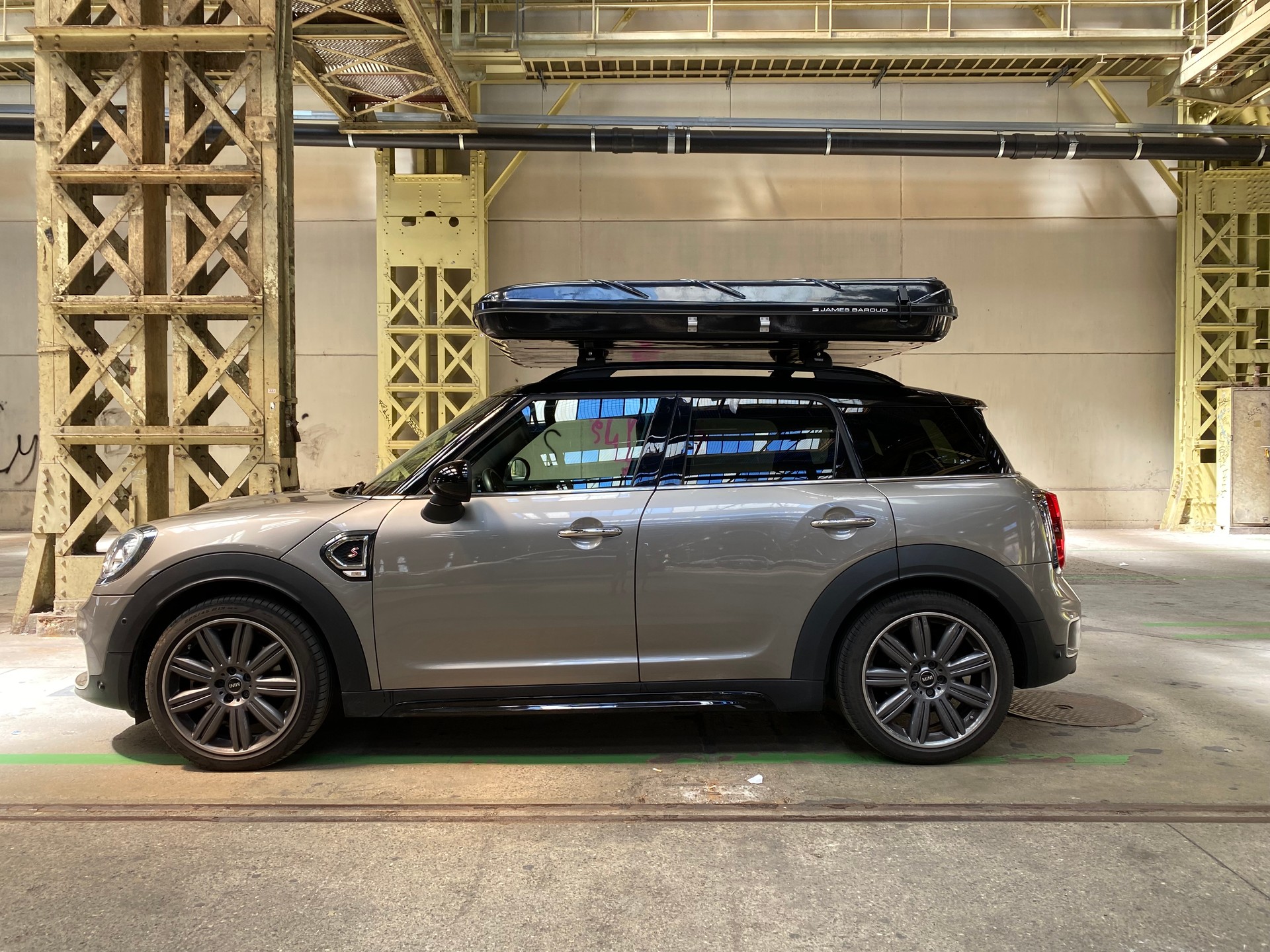 MINI 2.0i Cooper S ALL4-image-2
