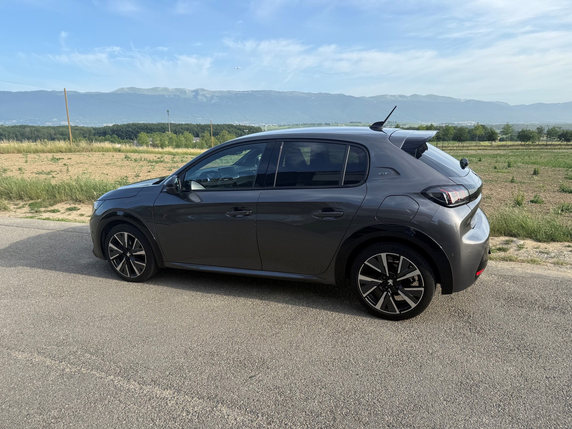 PEUGEOT 1.2 PureTech 130 GT-image-0