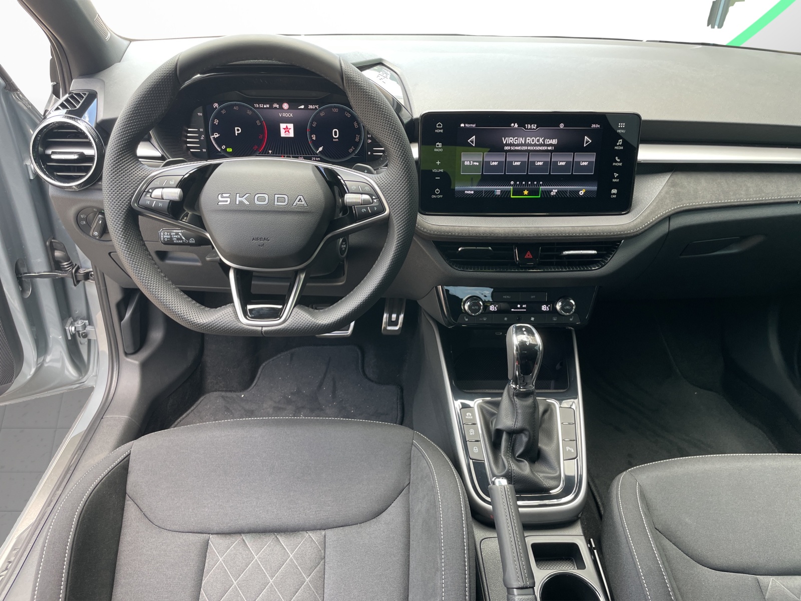 SKODA Fabia 1.0 TSI Dynamic DSG-image-9