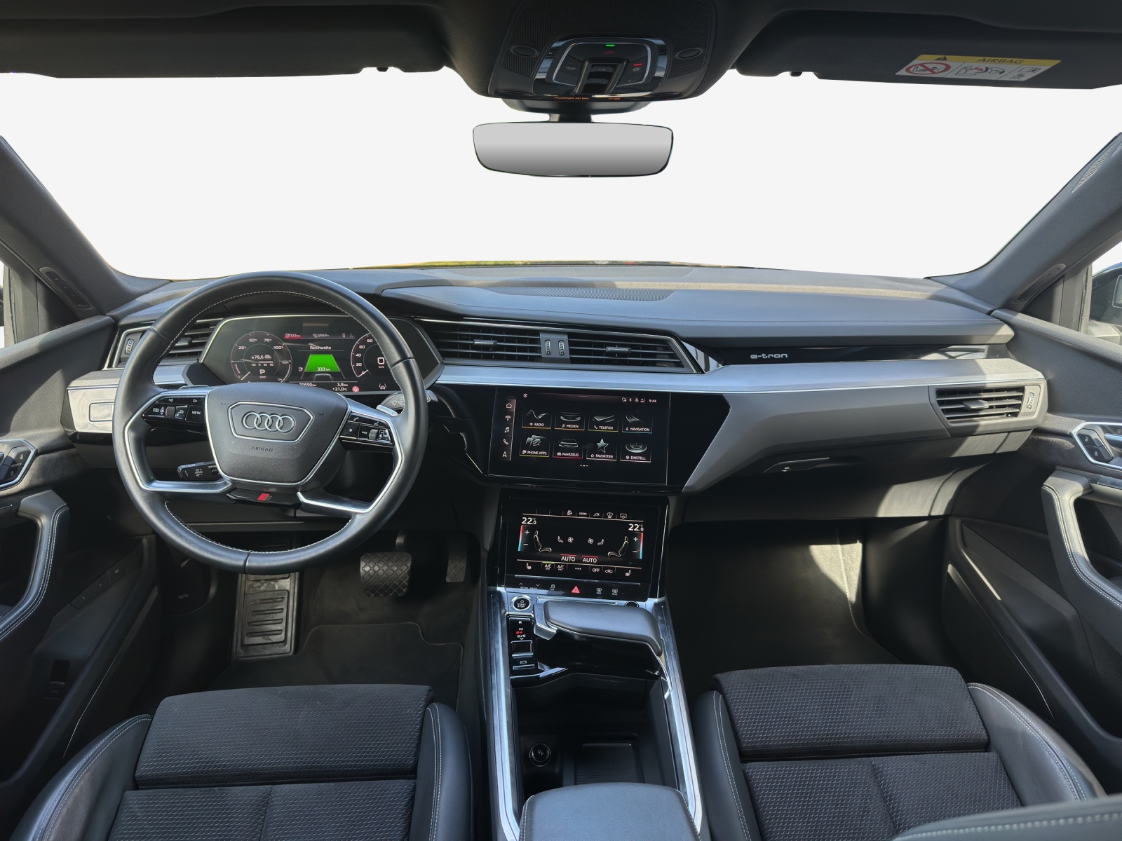 AUDI e-tron 55 Sportback S Line quattro-image-9