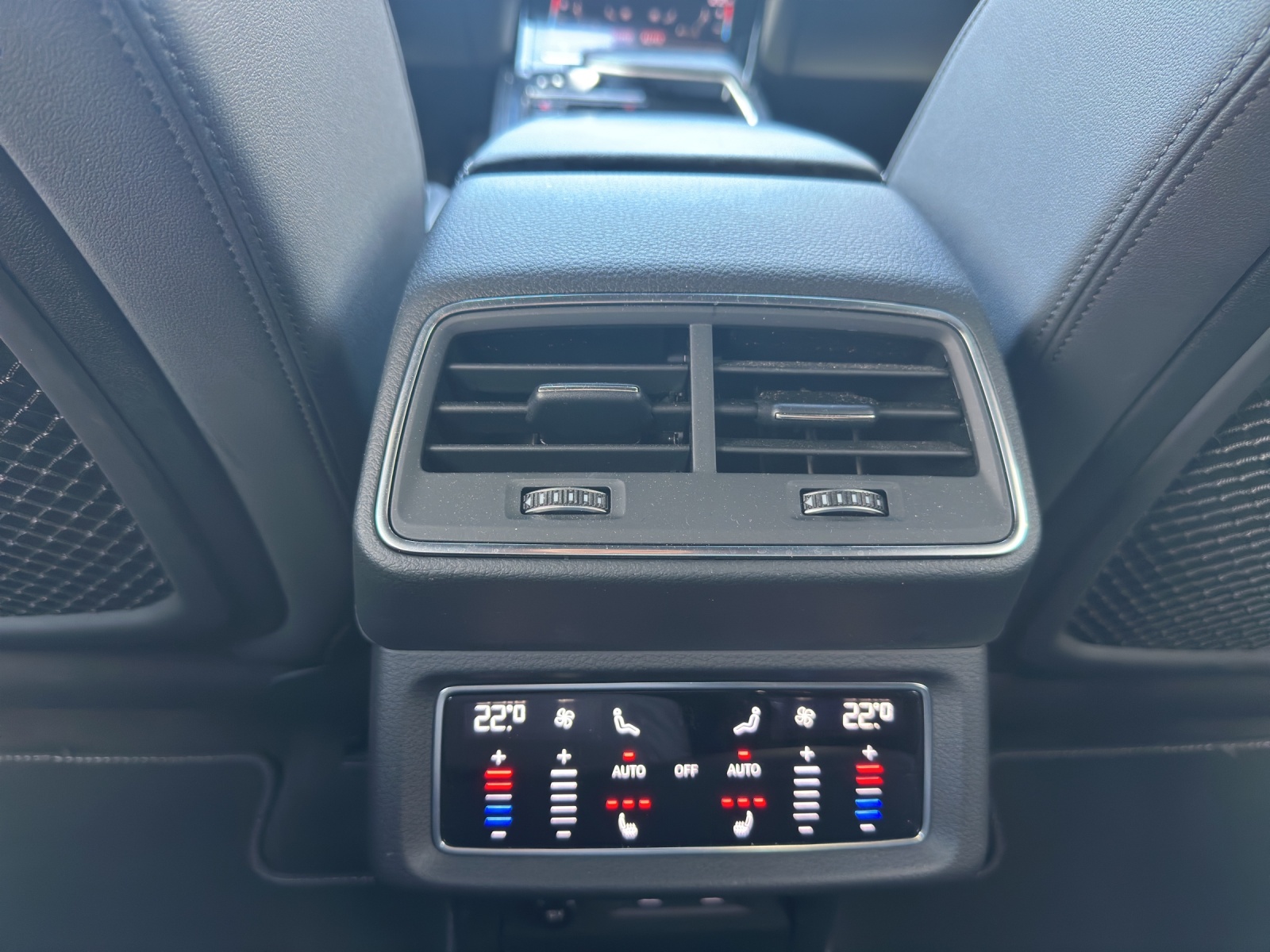 AUDI e-tron 55 Sportback S Line quattro-image-15