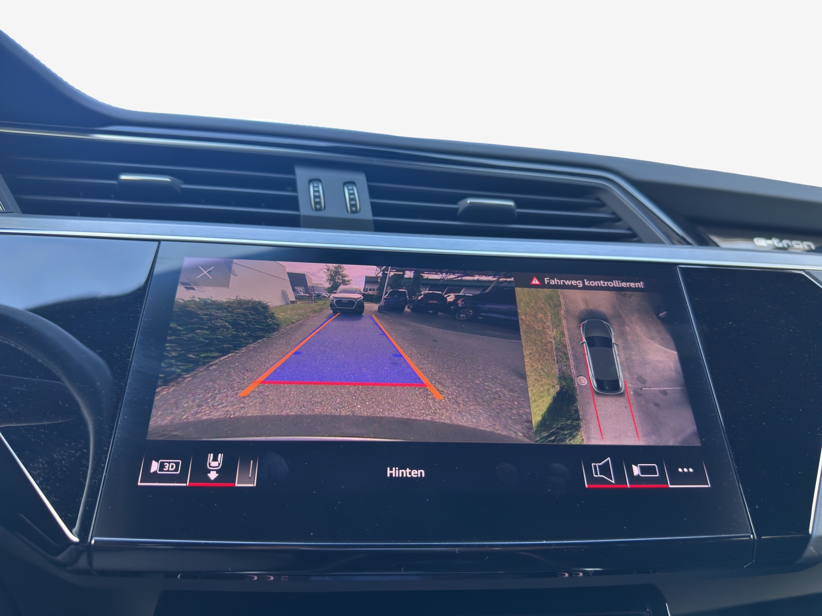 AUDI e-tron 55 Sportback S Line quattro-image-16