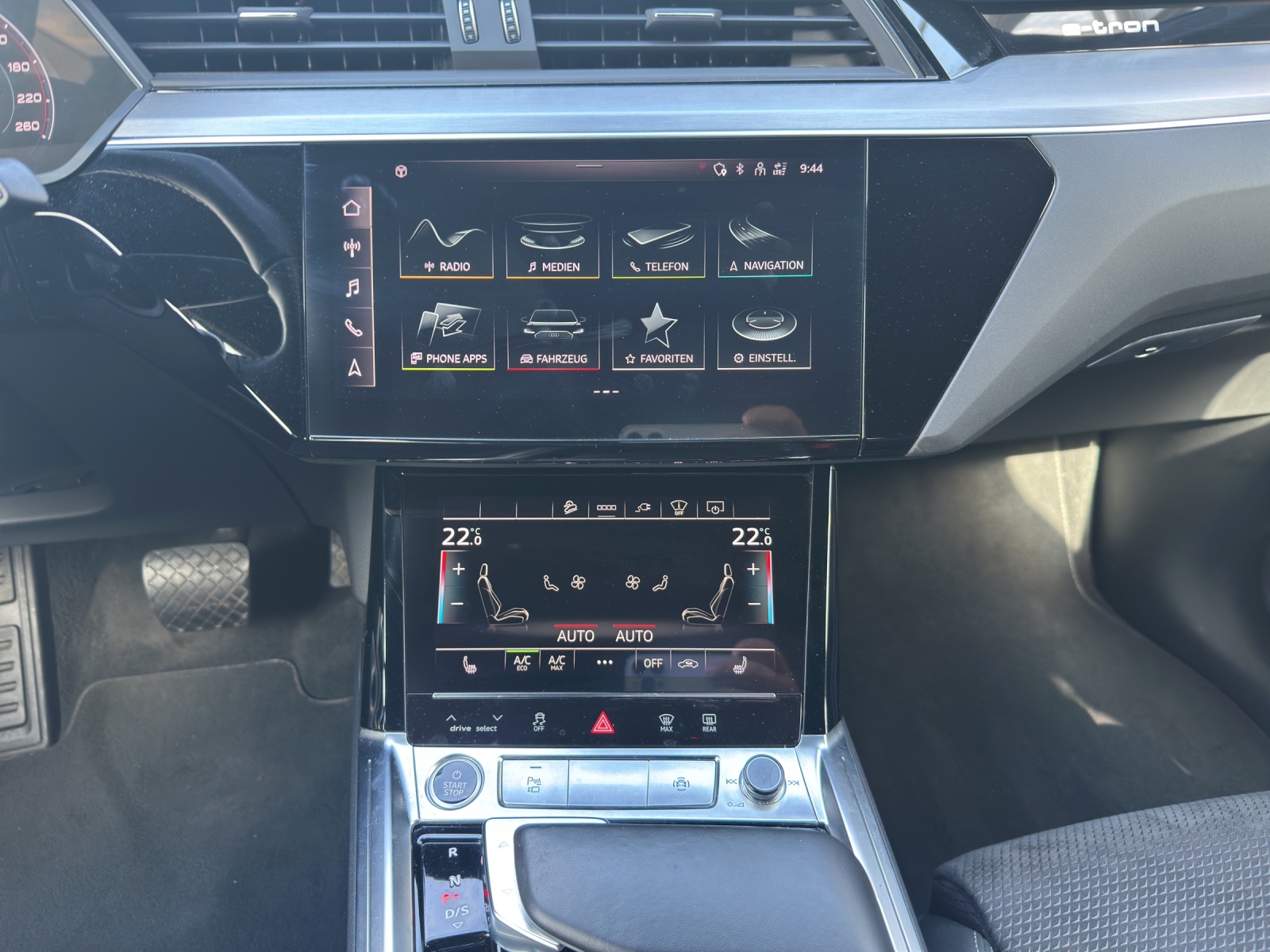 AUDI e-tron 55 Sportback S Line quattro-image-11