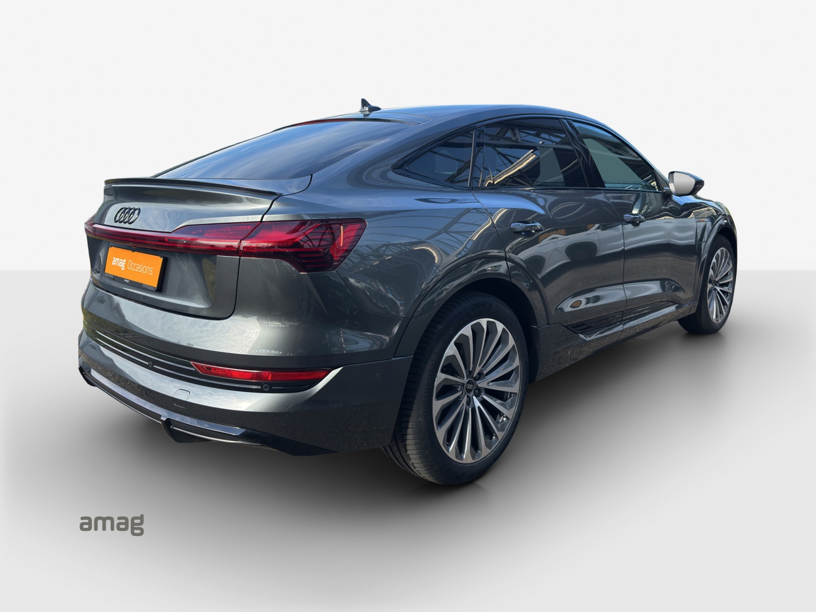 AUDI e-tron 55 Sportback S Line quattro-image-5