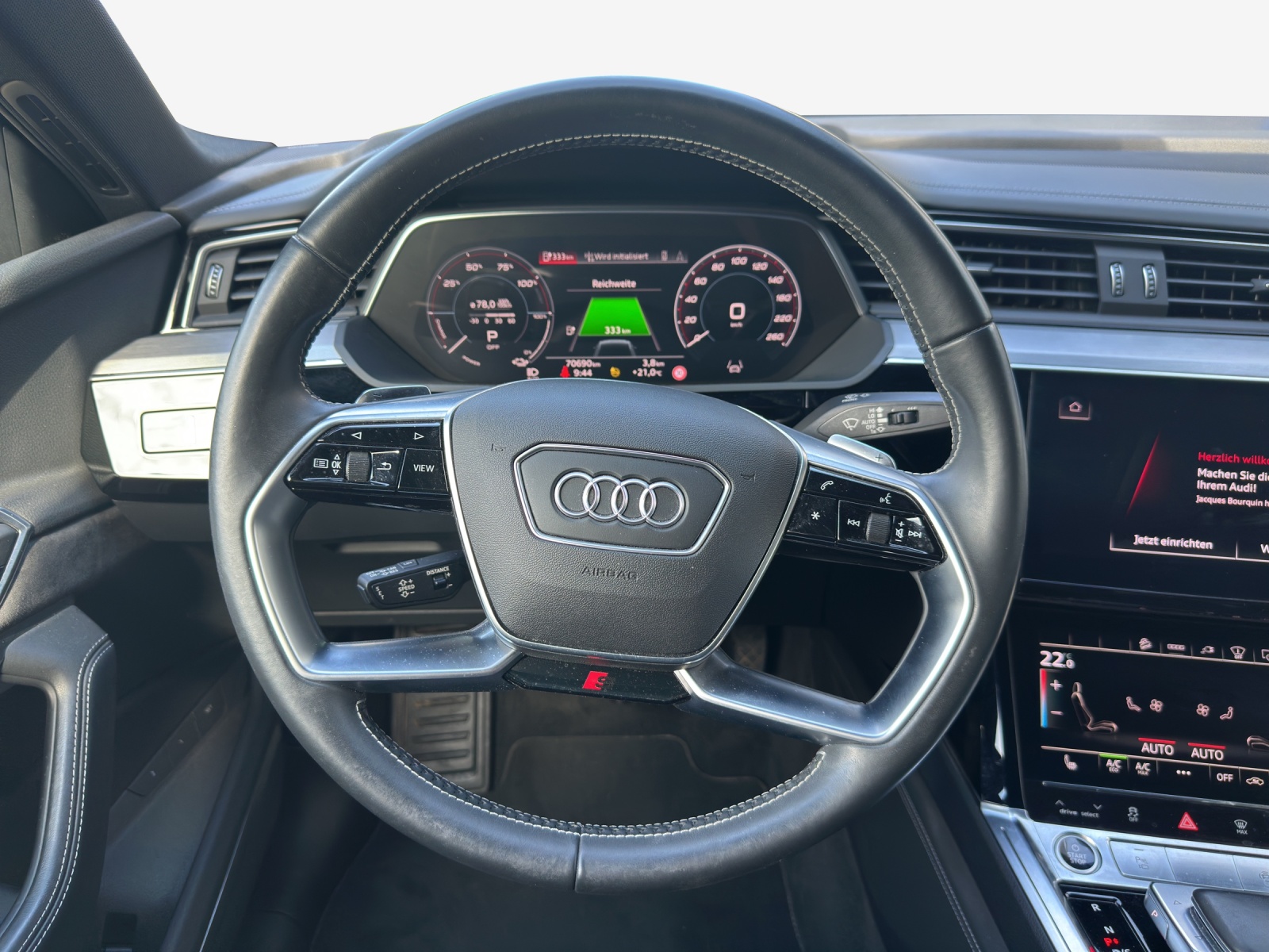 AUDI e-tron 55 Sportback S Line quattro-image-10