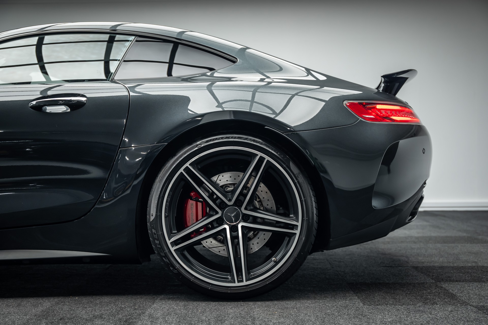 MERCEDES-BENZ * AMG GT C * TOP ZUSTAND * KERAMIK BREMSEN * AMG PERFORMANCE SITZE * LEASING AB 1024.- *-showroom-element-2