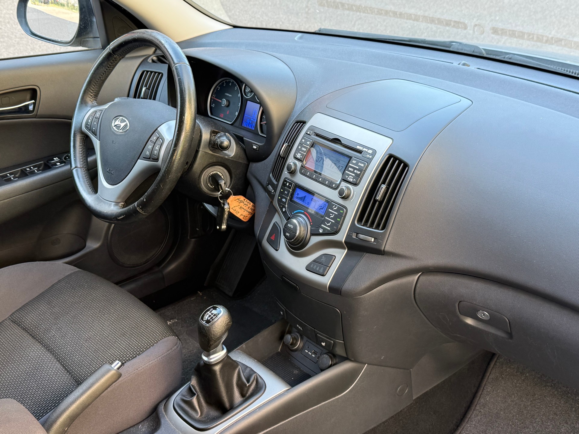 HYUNDAI i30 Wagon 1.6 Swiss Plus Edition-image-5