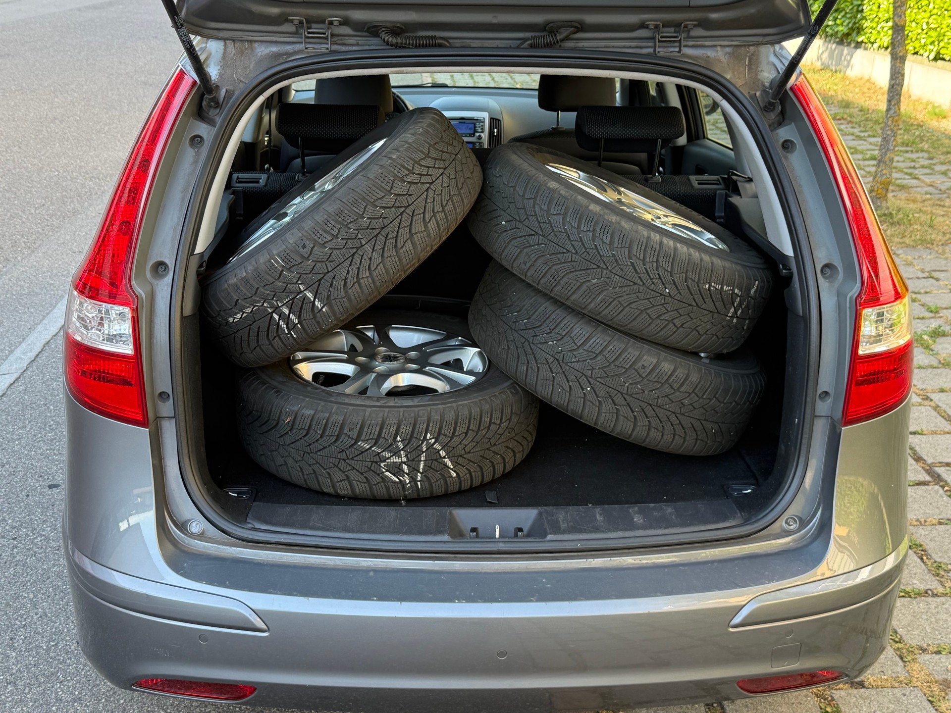 HYUNDAI i30 Wagon 1.6 Swiss Plus Edition-image-4