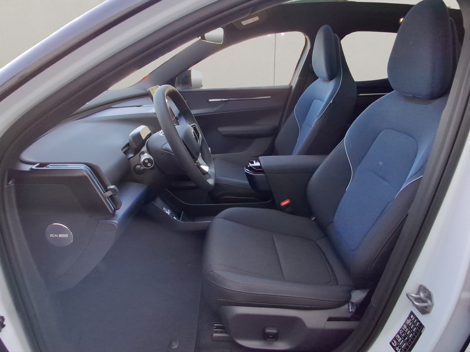 VOLVO EX30 CC E60 Twin Performance AWD-image-3