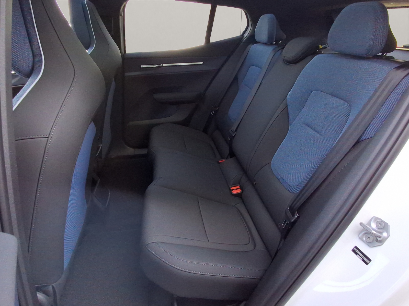 VOLVO EX30 CC E60 Twin Performance AWD-image-12