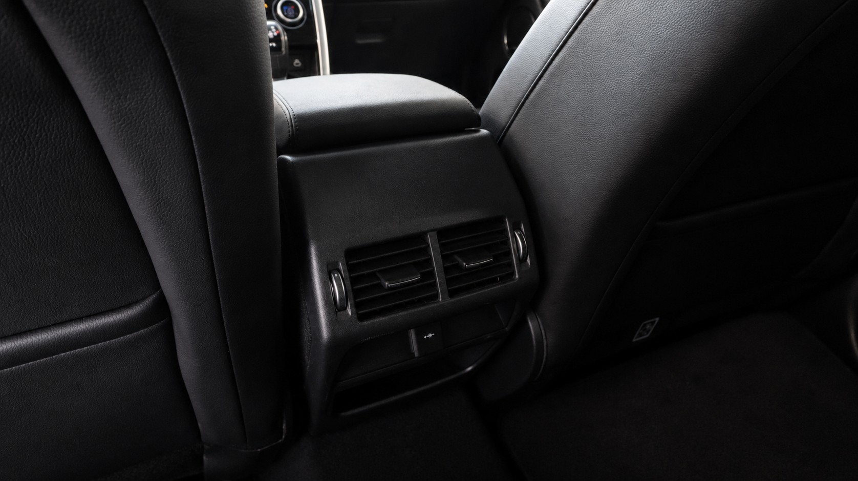 LAND ROVER Discovery Sport 2.0 SD4 200 SE-image-22