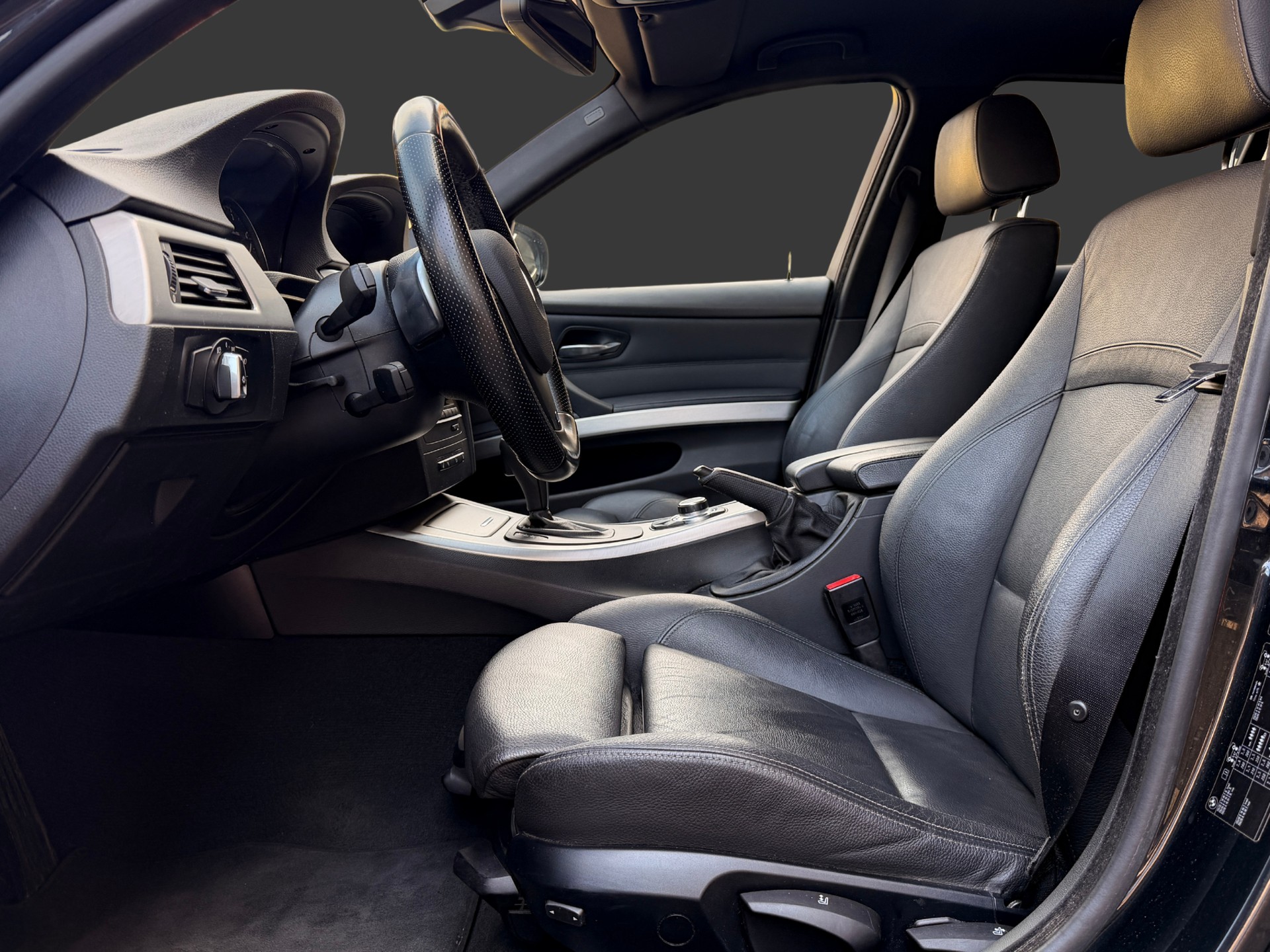 BMW 330d xDrive Touring Steptronic-image-12