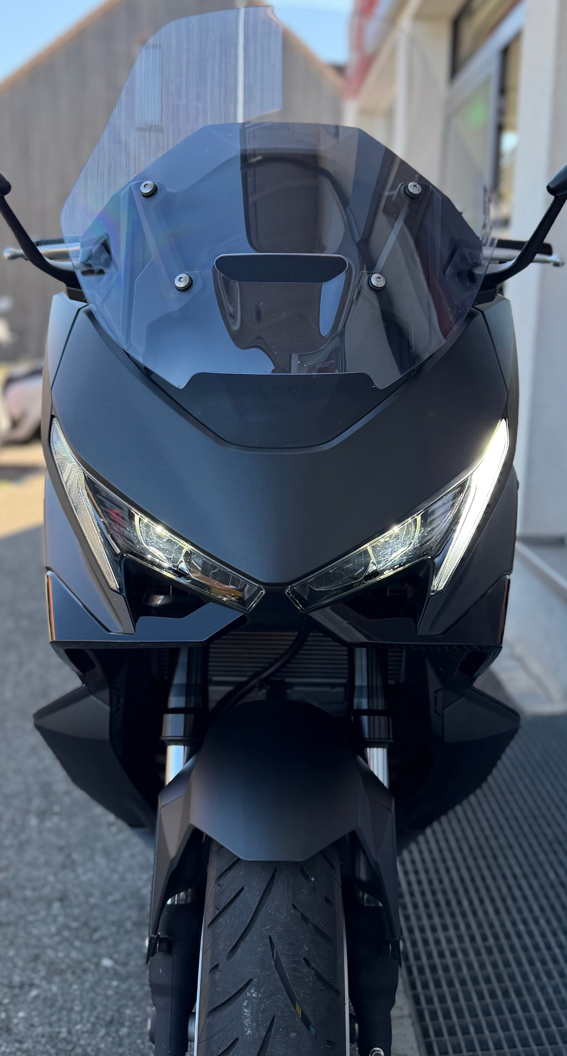 HONDA FORZA 750-showroom-element-1