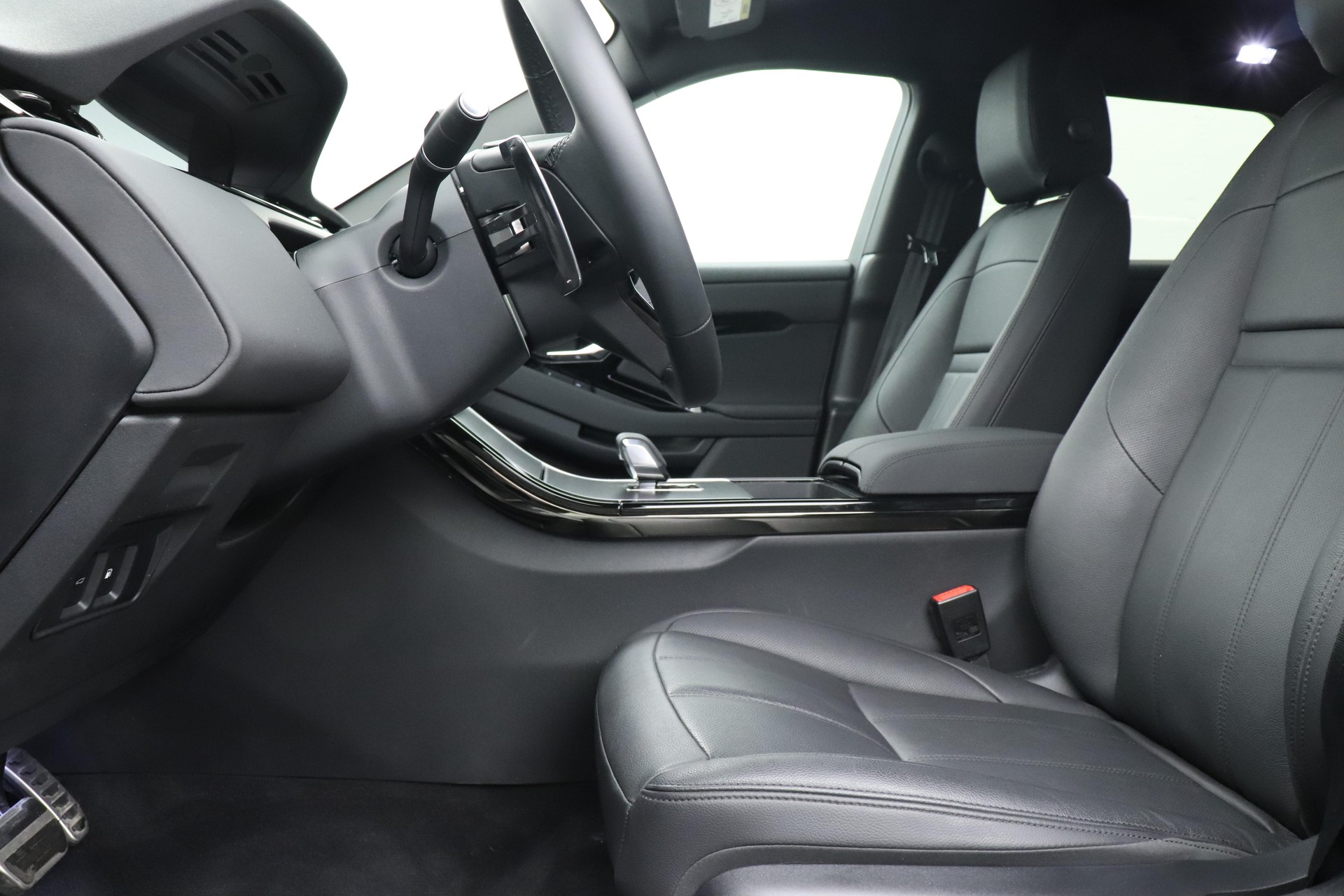 LAND ROVER Range Rover Evoque 1.5 T 270e Dynamic SE-image-2