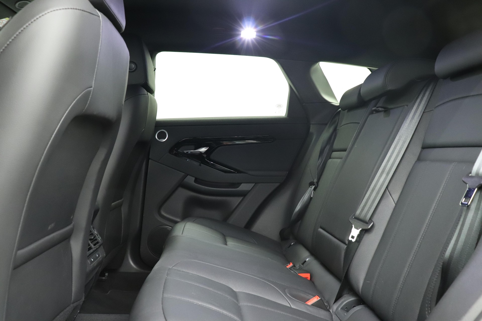 LAND ROVER Range Rover Evoque 1.5 T 270e Dynamic SE-image-8