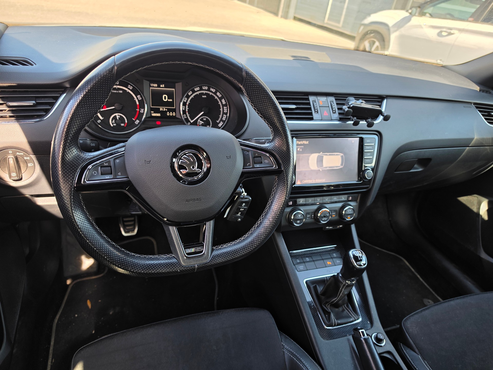 SKODA Octavia Combi 2.0 TSI RS-image-9