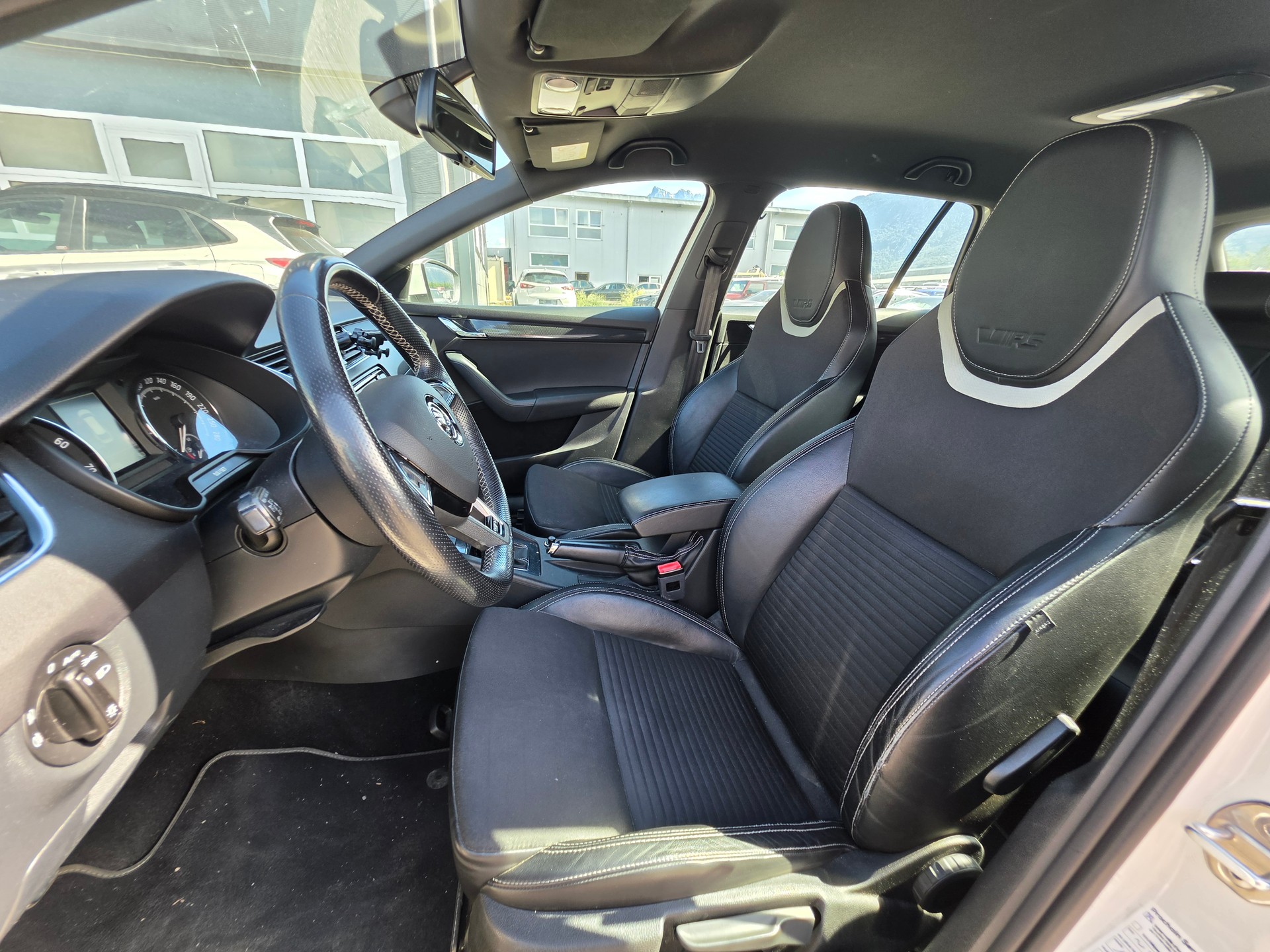 SKODA Octavia Combi 2.0 TSI RS-image-8