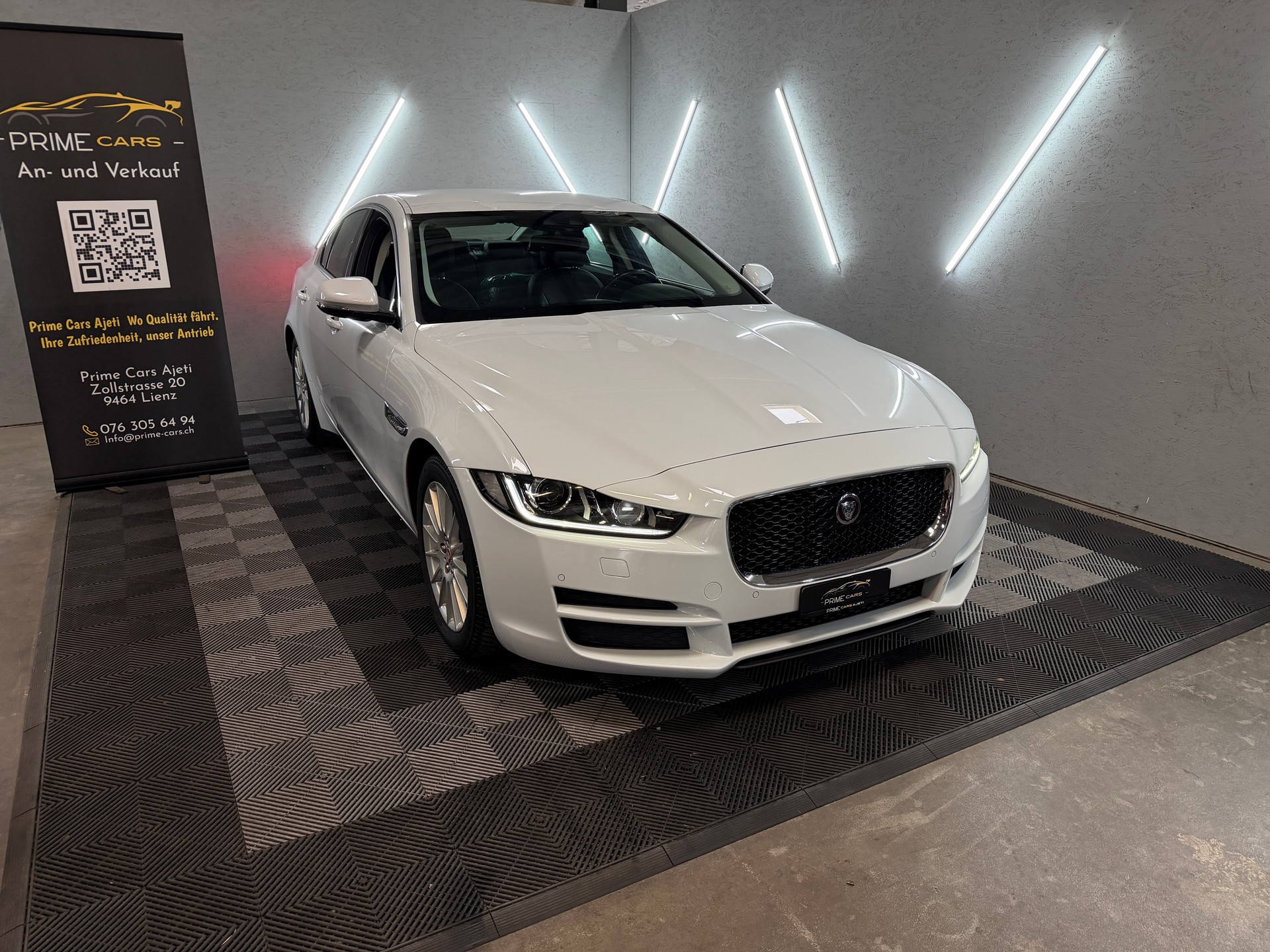 JAGUAR XE E-Performance 20d Pure Automat-image-1
