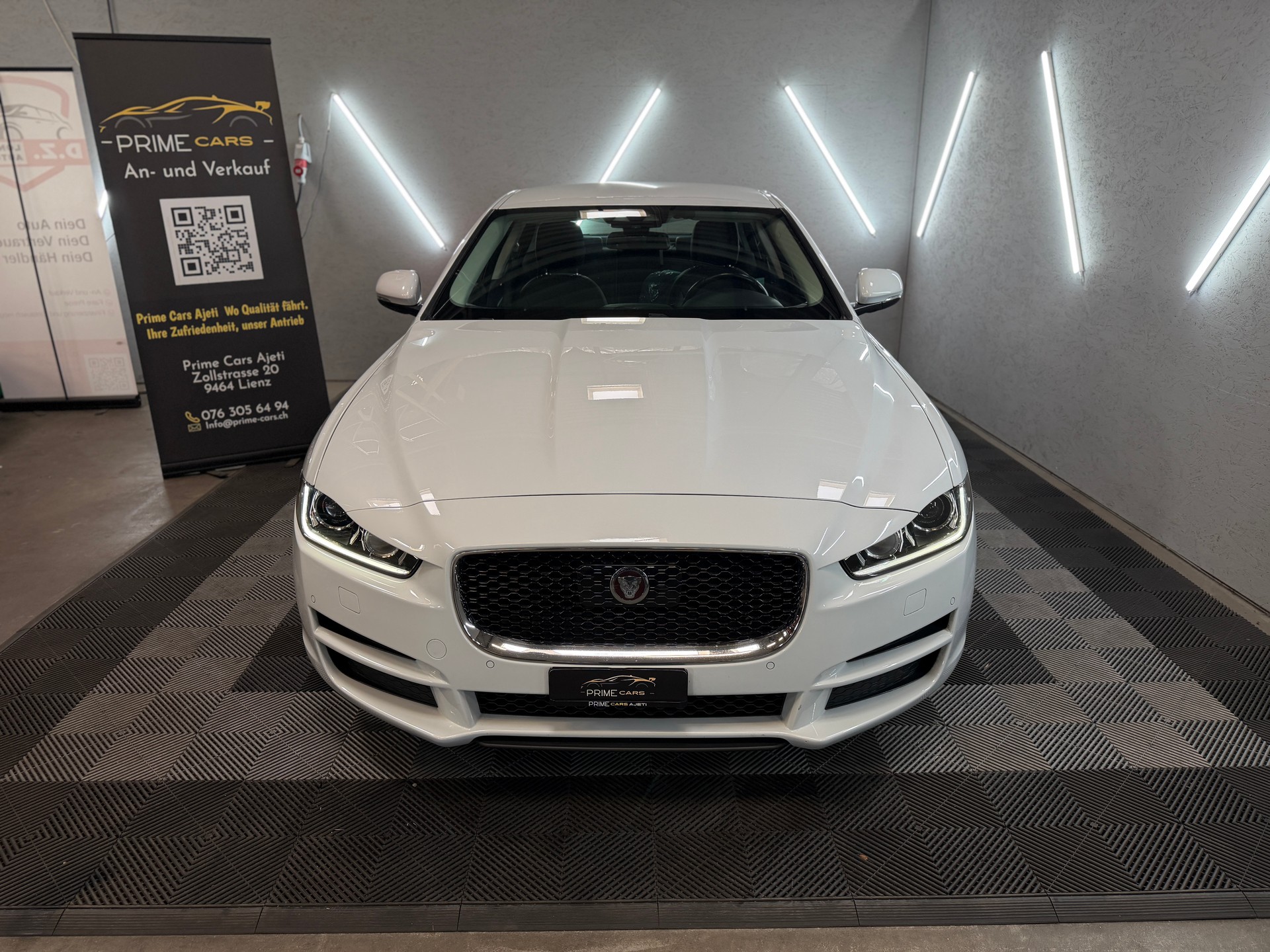 JAGUAR XE E-Performance 20d Pure Automat-image-7
