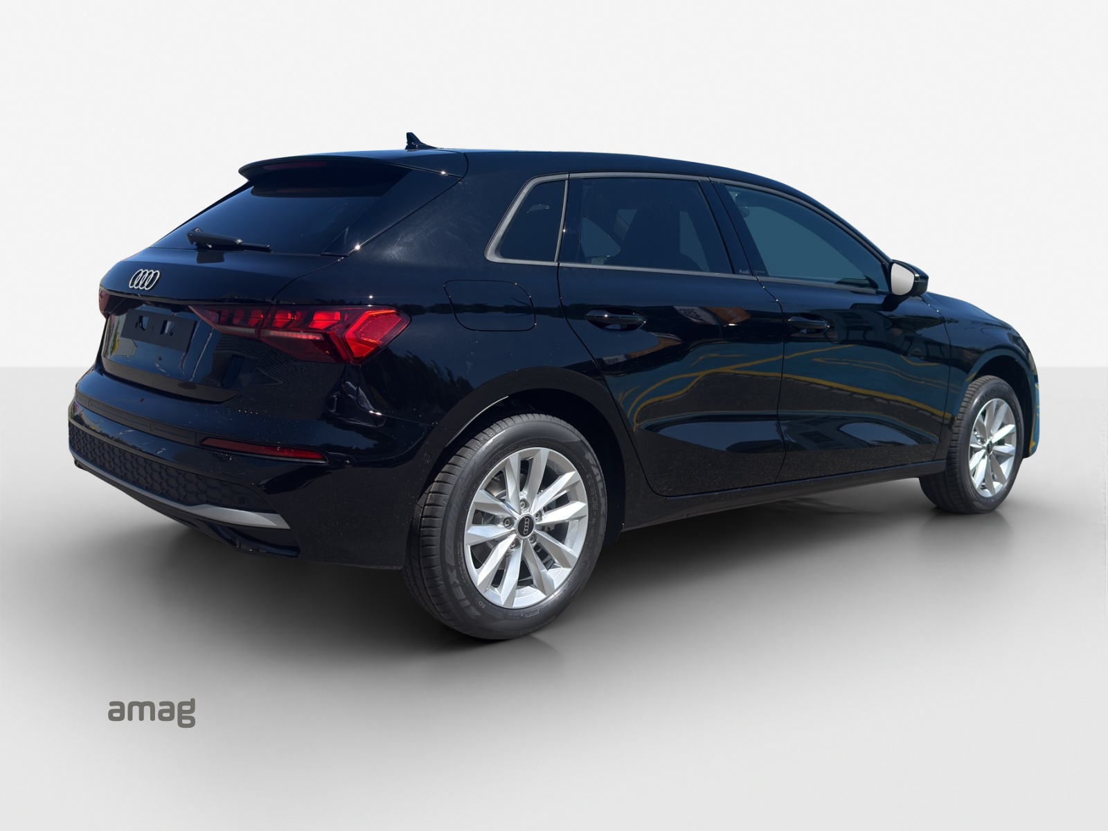 AUDI A3 Sportback TFSI 110 kW Attraction-image-4