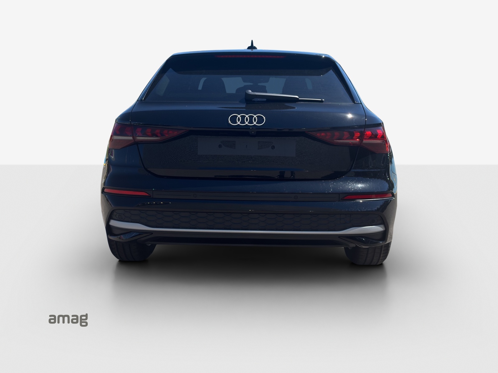 AUDI A3 Sportback TFSI 110 kW Attraction-image-3