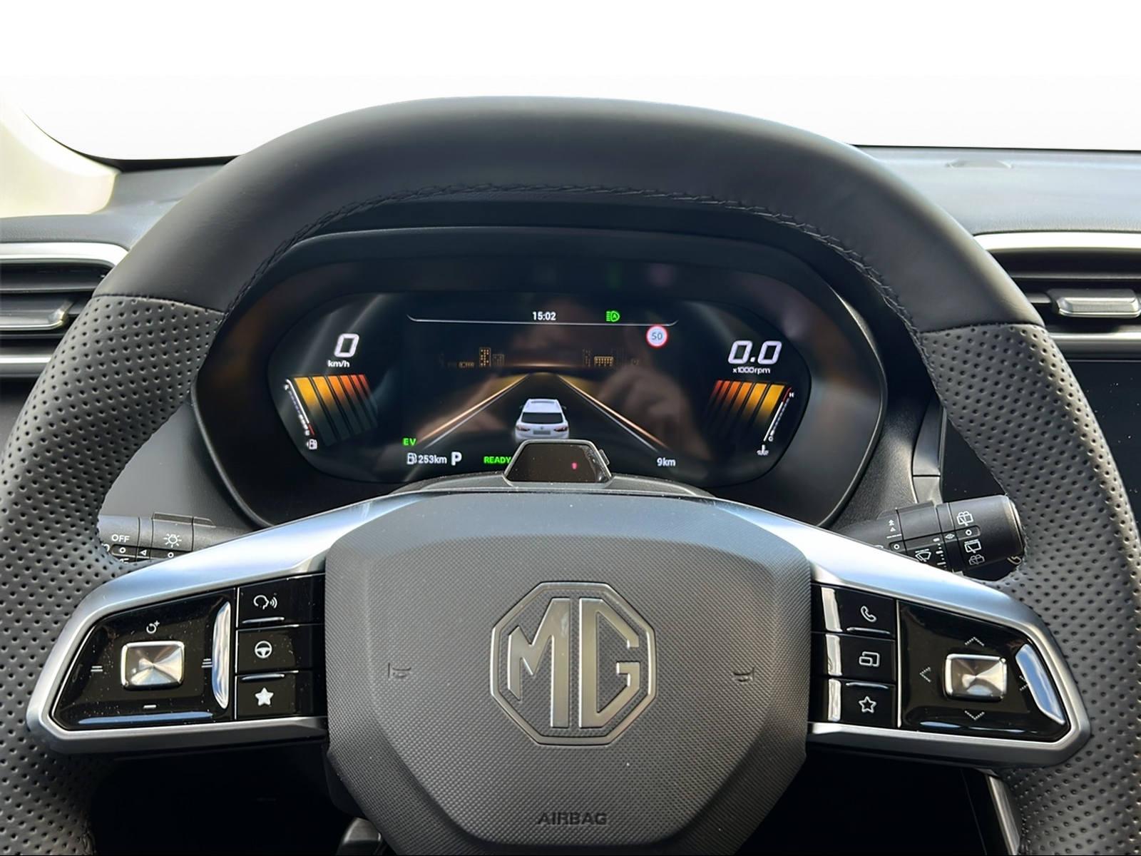 MG ZS 1.5 Hybrid+ Luxury-image-10