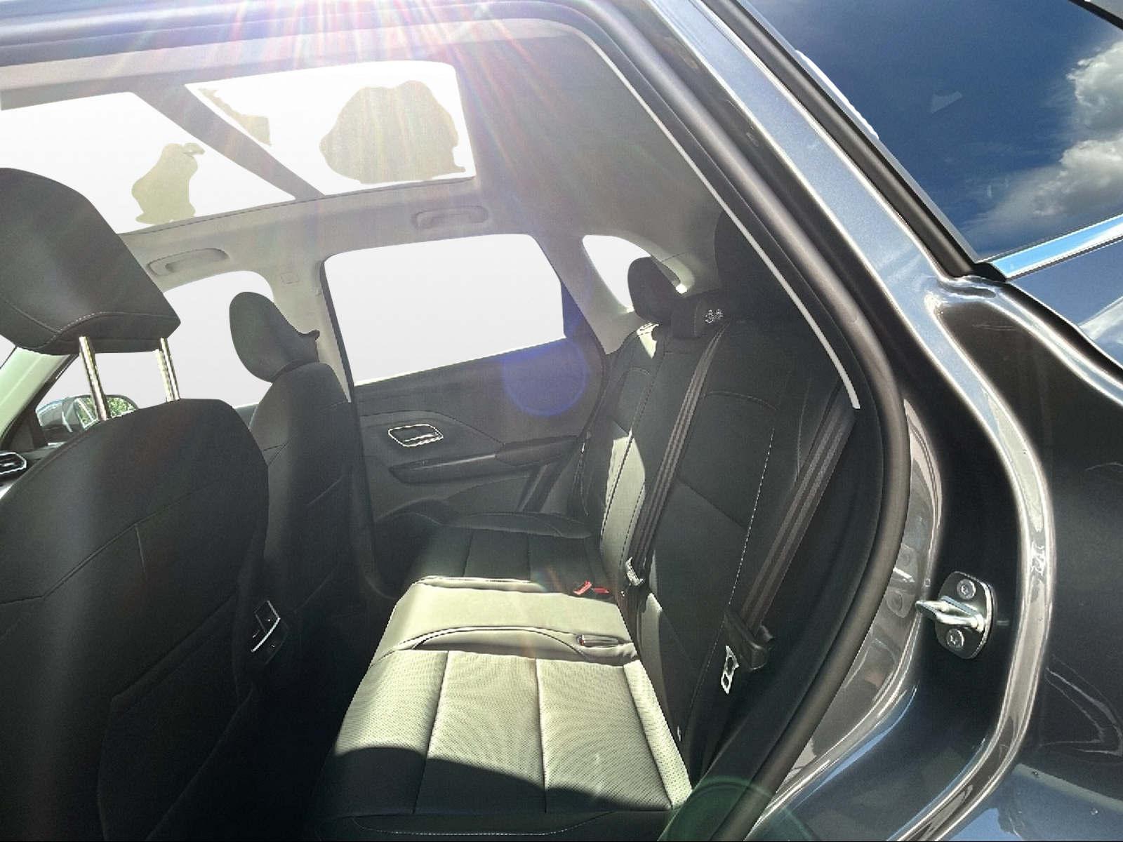 MG ZS 1.5 Hybrid+ Luxury-image-12