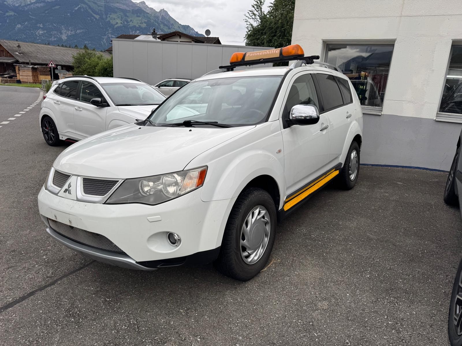 MITSUBISHI Outlander 2.2 DID Navigator 4WD-image-0