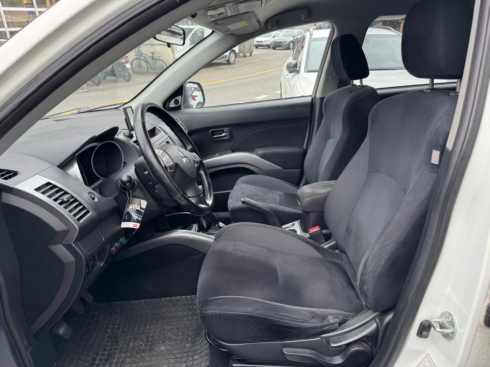 MITSUBISHI Outlander 2.2 DID Navigator 4WD-image-10
