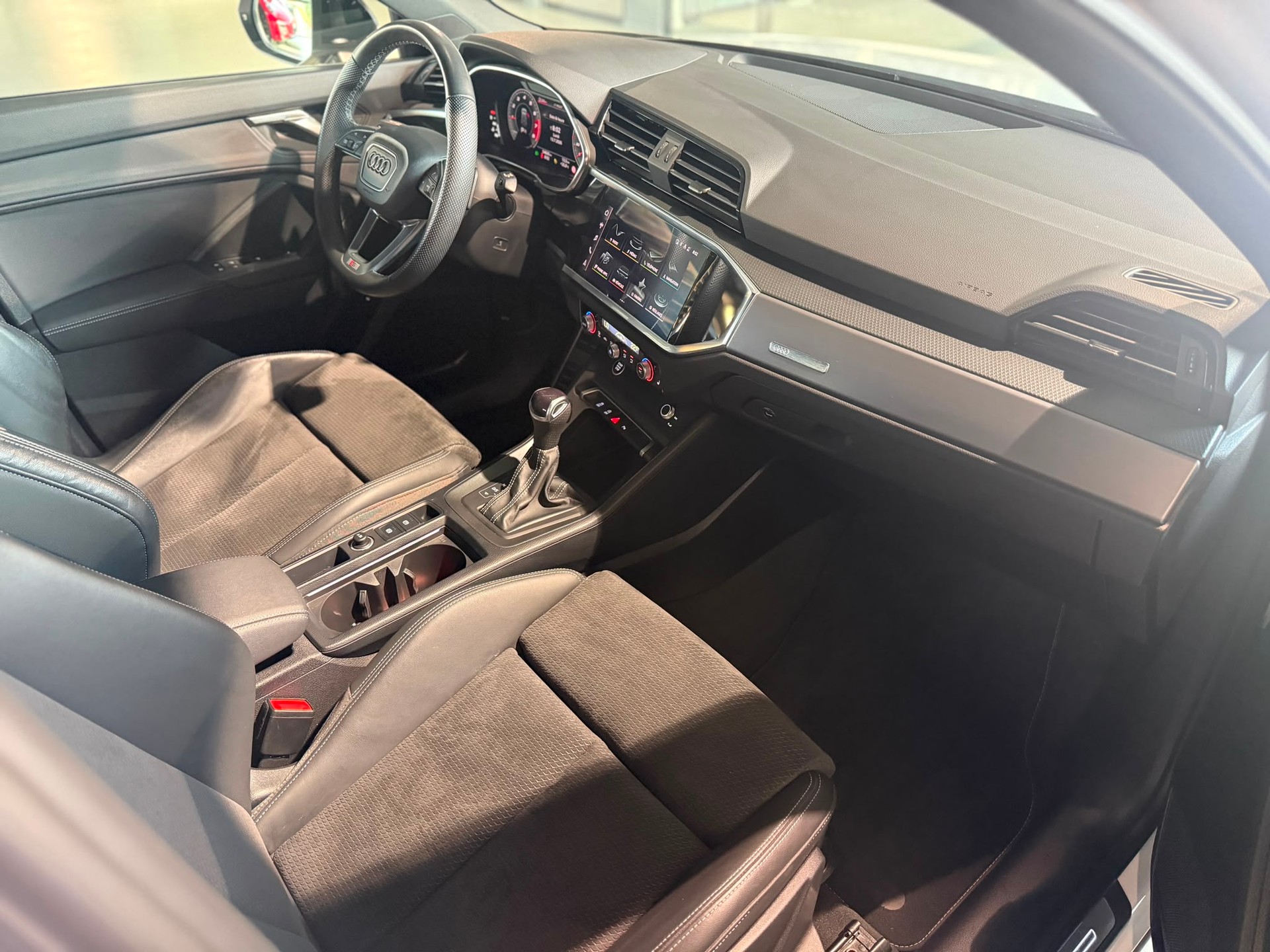 AUDI Q3 Sportback 35 TFSI S line Attraction S-tronic-image-10
