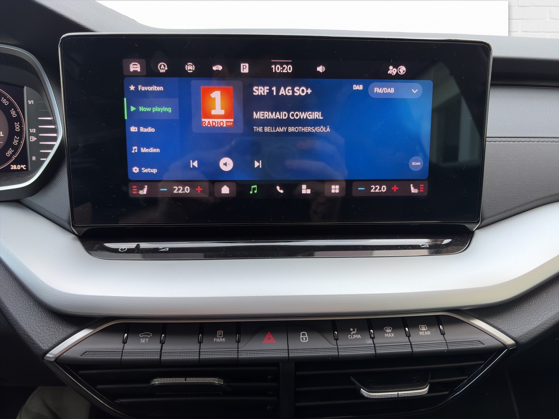 SKODA Octavia Combi 1.5 TSI mHEV DSG Selection-image-5