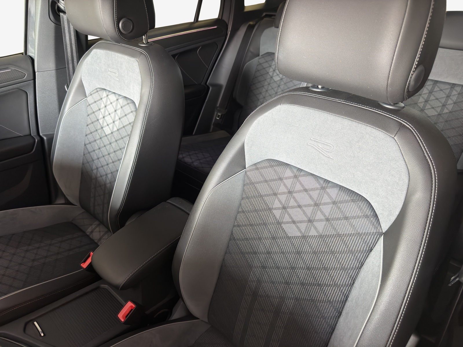 VW Tiguan 2.0TSI R-Line 4Motion DSG-image-13