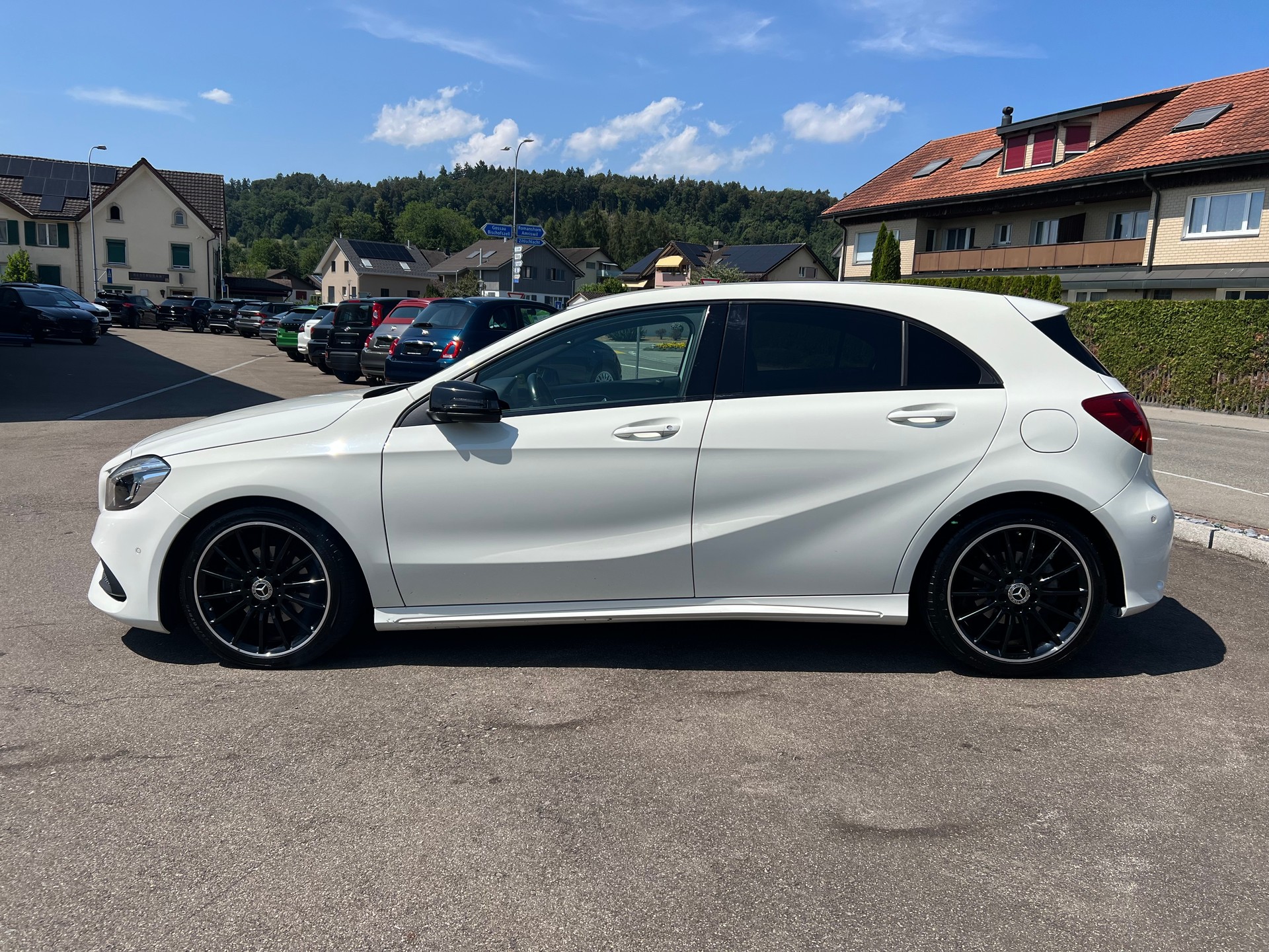 MERCEDES-BENZ A 200 AMG Line 7G-DCT-image-16