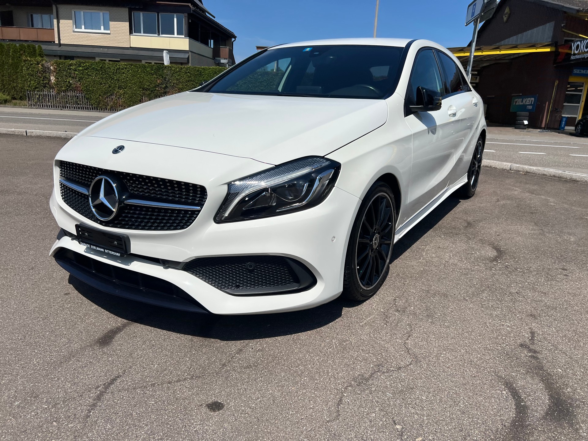 MERCEDES-BENZ A 200 AMG Line 7G-DCT-image-2