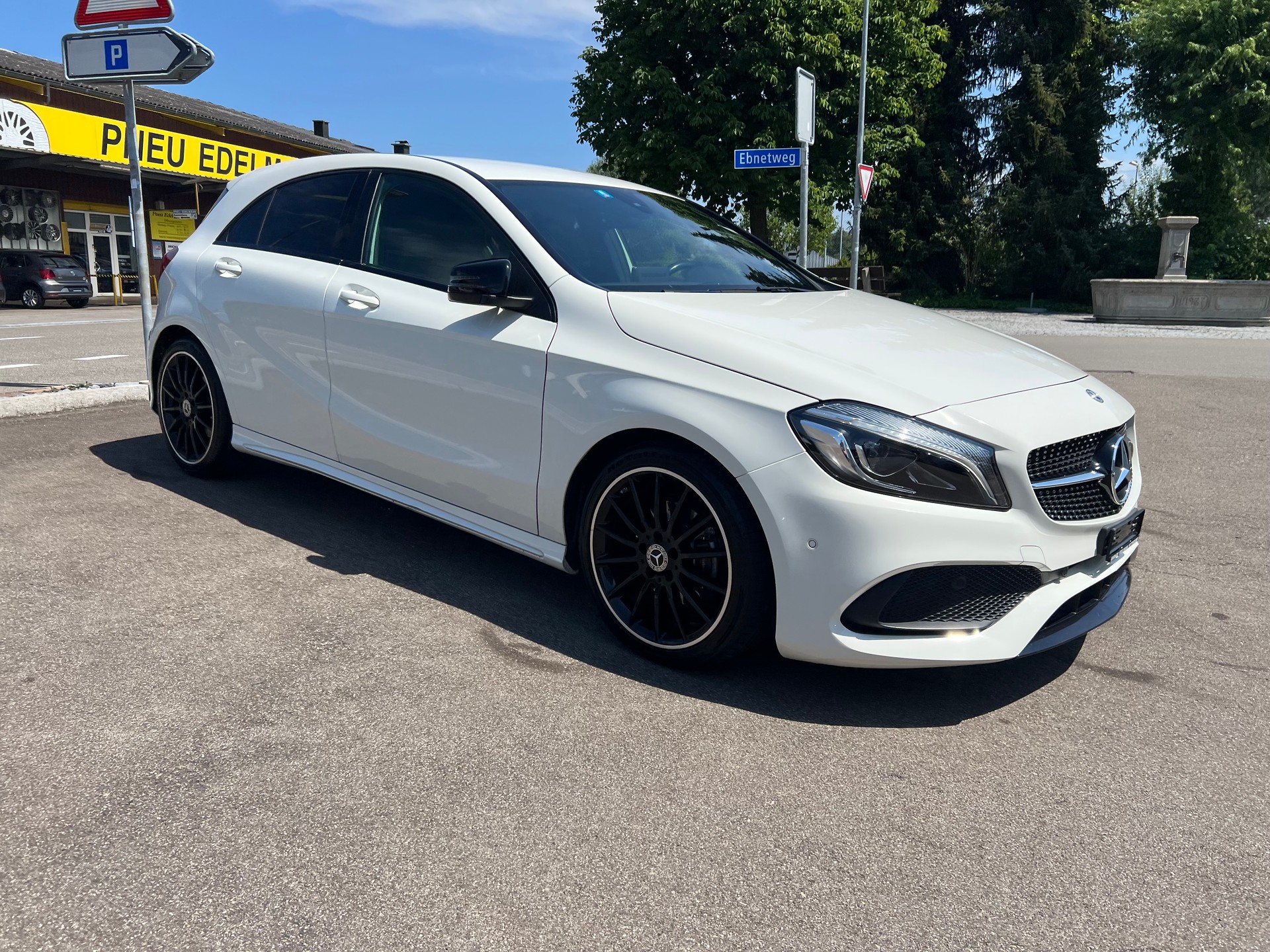MERCEDES-BENZ A 200 AMG Line 7G-DCT-image-7