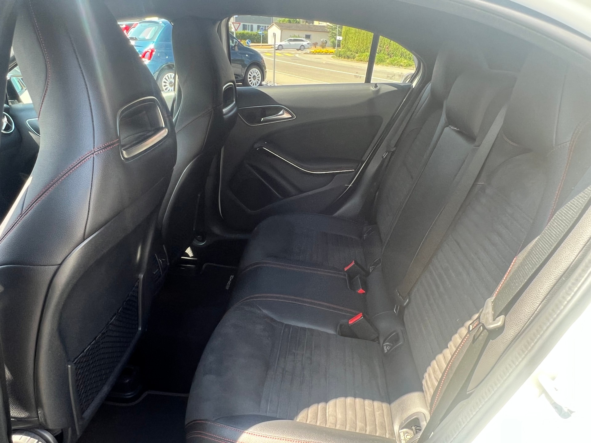 MERCEDES-BENZ A 200 AMG Line 7G-DCT-image-28