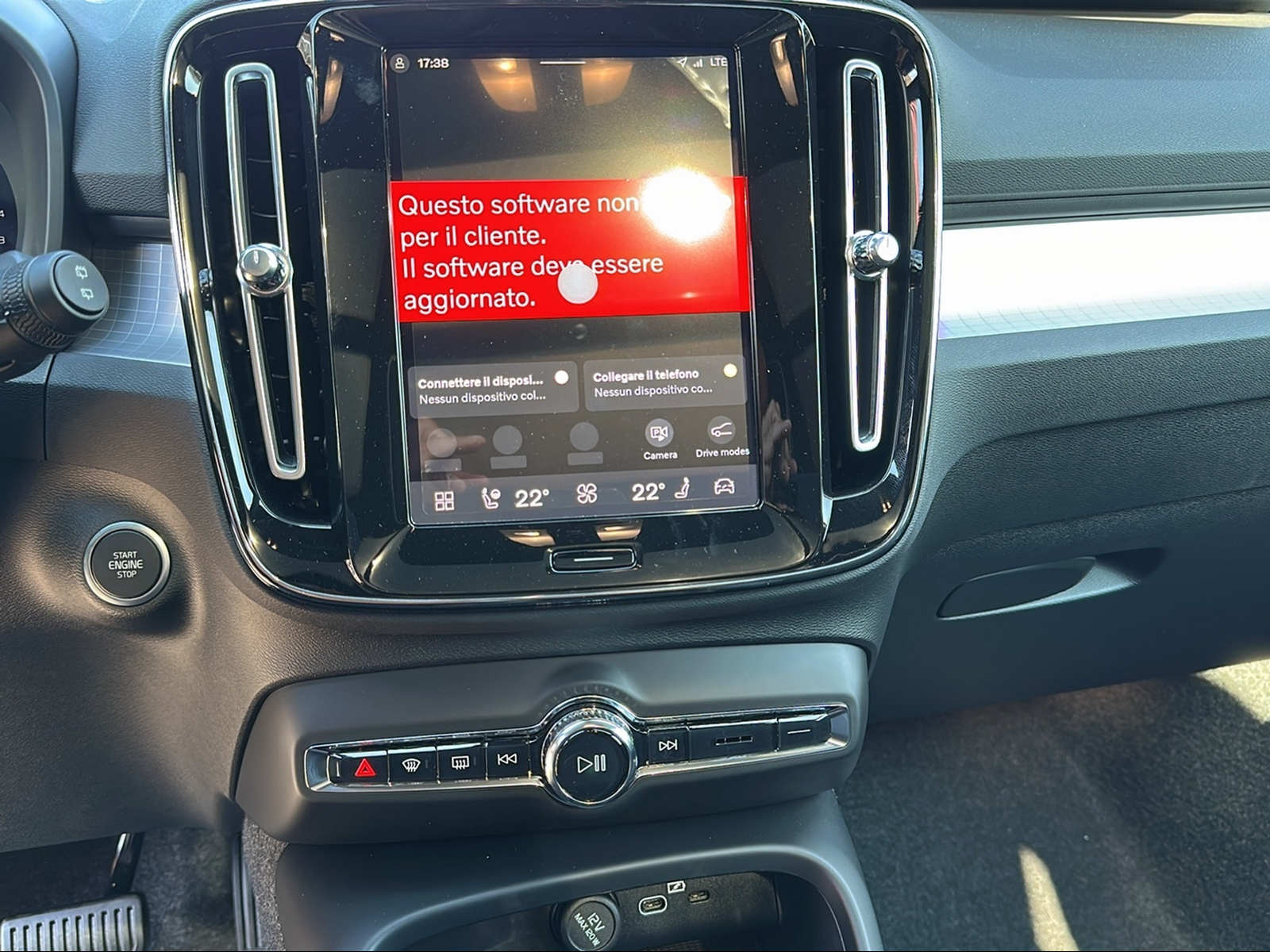 VOLVO XC40 B3 Benzin Mild Hybrid Plus Dark DCT-image-12