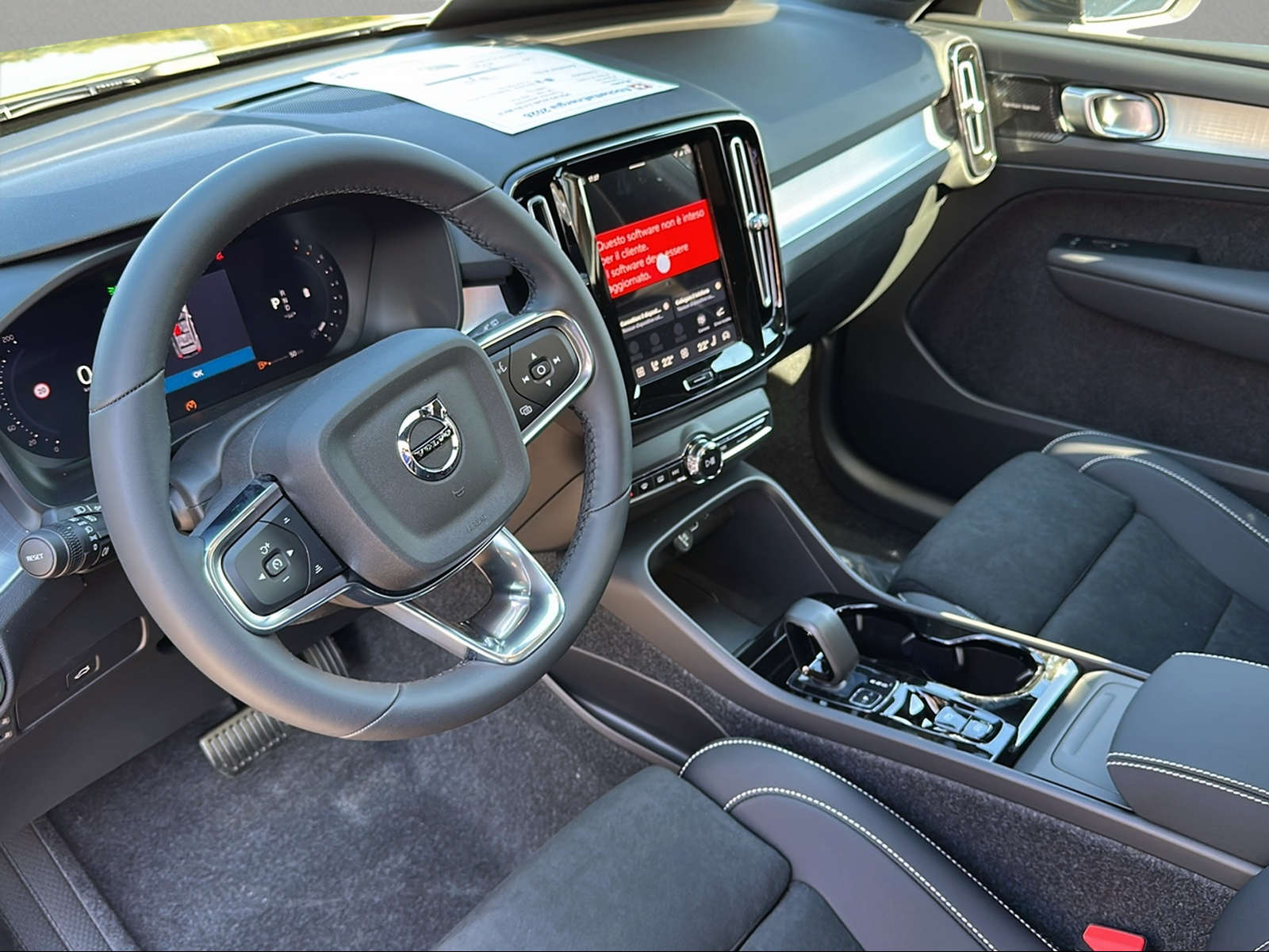 VOLVO XC40 B3 Benzin Mild Hybrid Plus Dark DCT-image-10