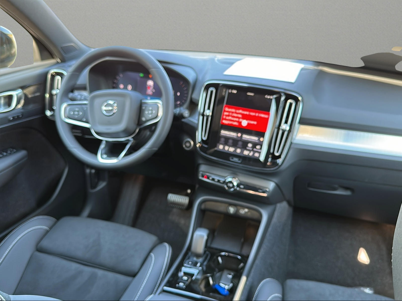 VOLVO XC40 B3 Benzin Mild Hybrid Plus Dark DCT-image-15