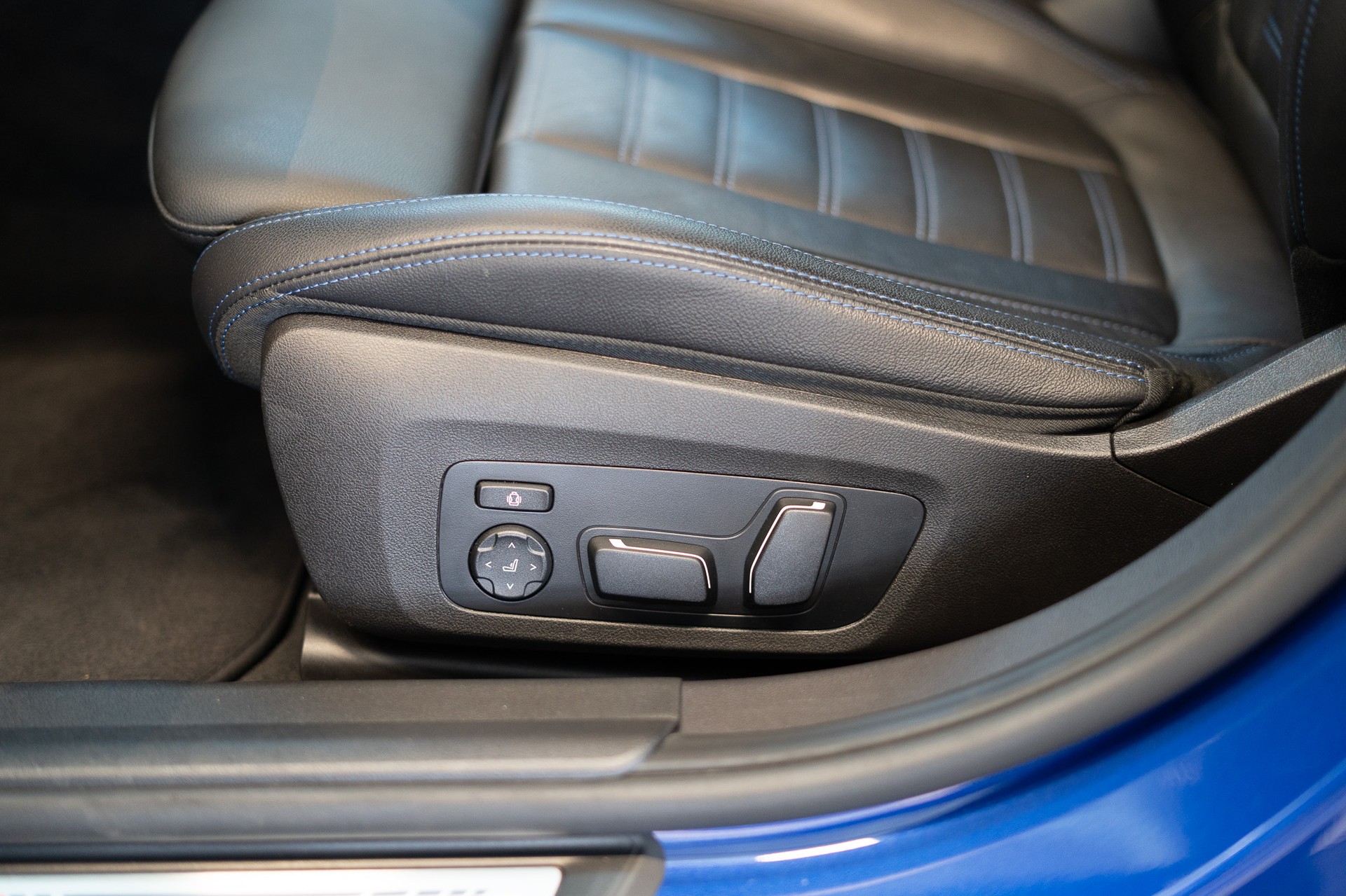 BMW M340i xDrive / LCI / Head-Up / Carbon / 360° Kamera-image-10
