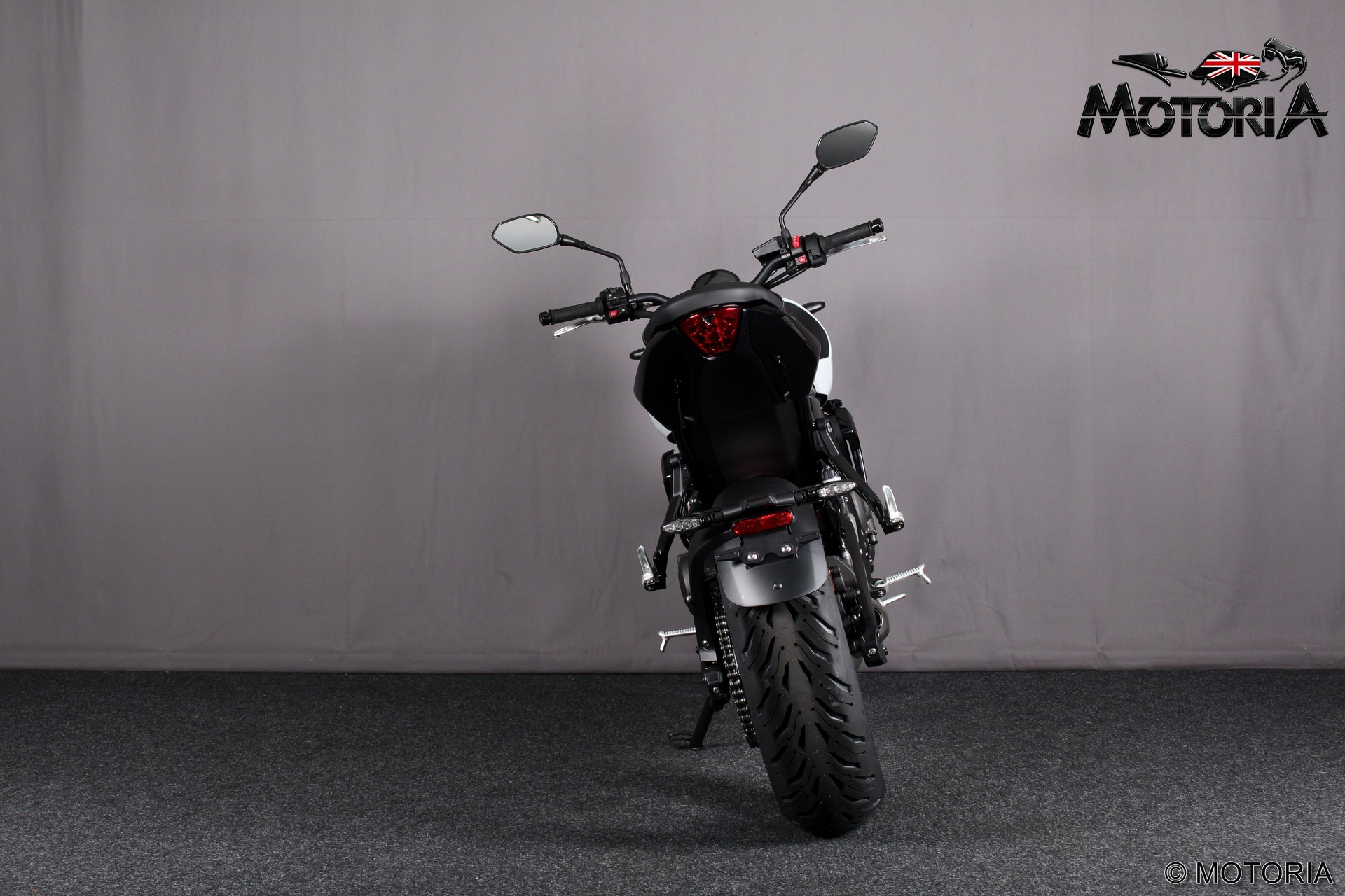 TRIUMPH Trident 660-showroom-element-3