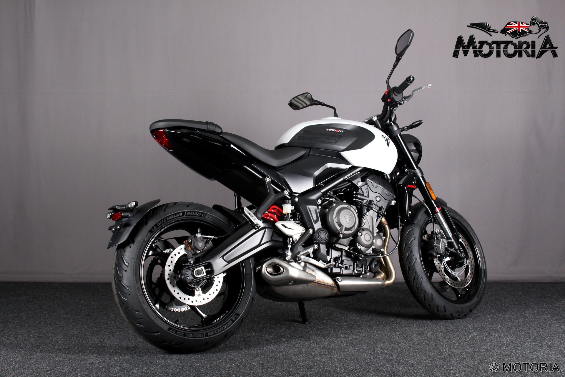 TRIUMPH Trident 660-showroom-element-2