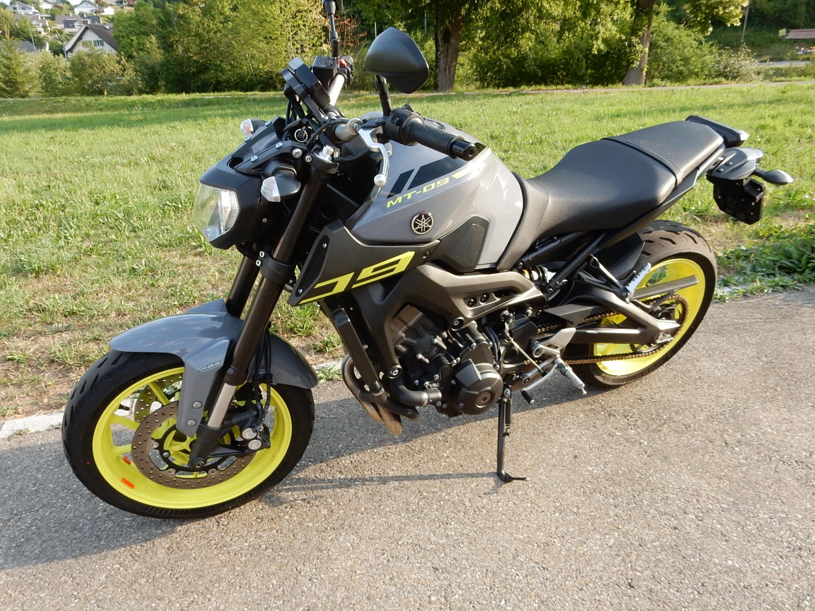 YAMAHA MT-09 ABS-image-2