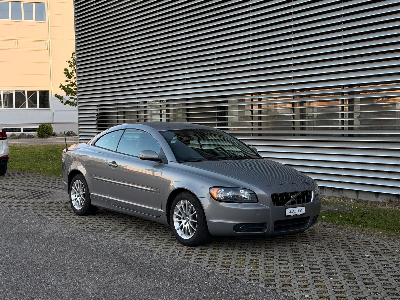 VOLVO C70 T5 Summum-image-0