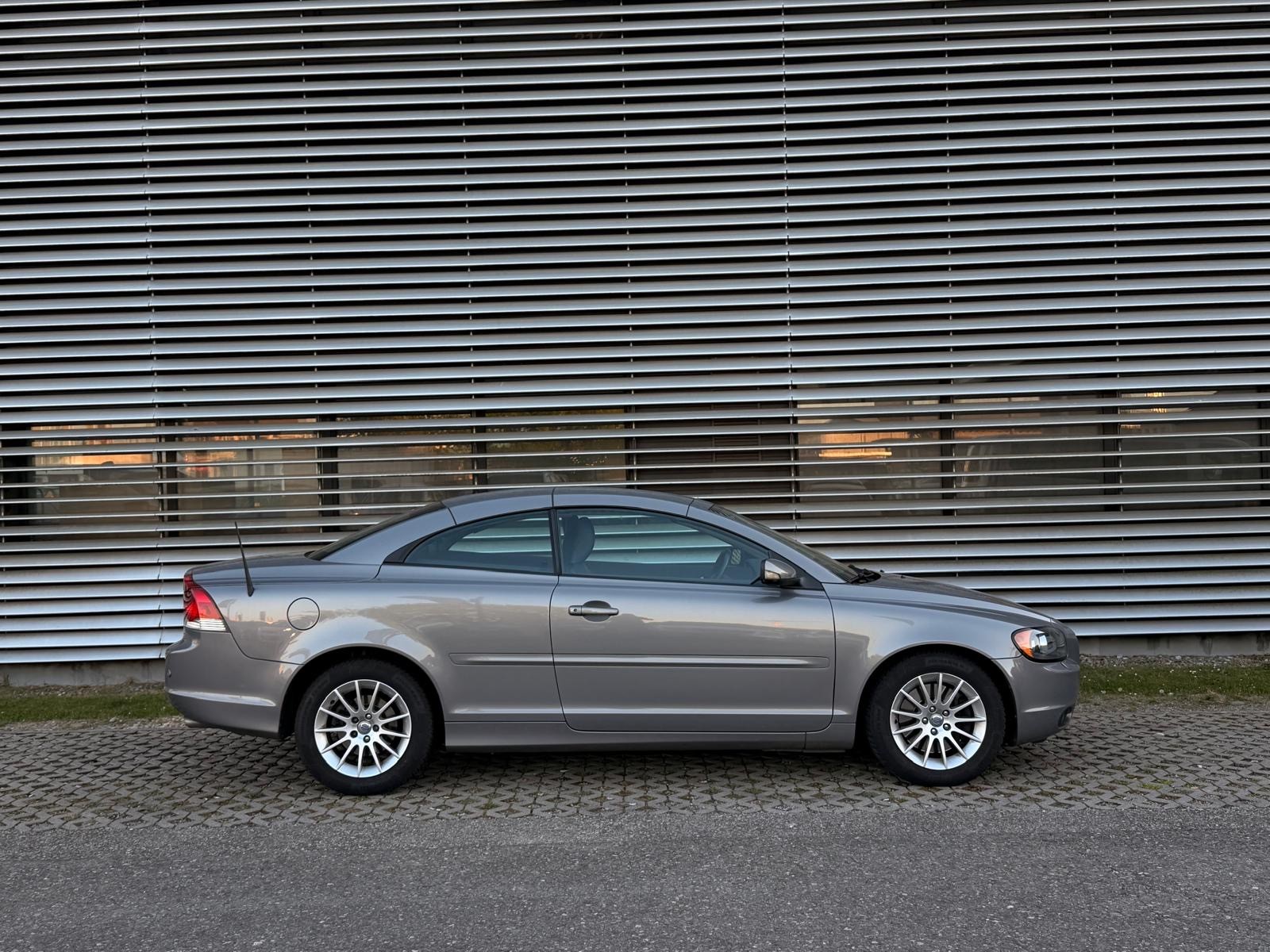 VOLVO C70 T5 Summum-image-1