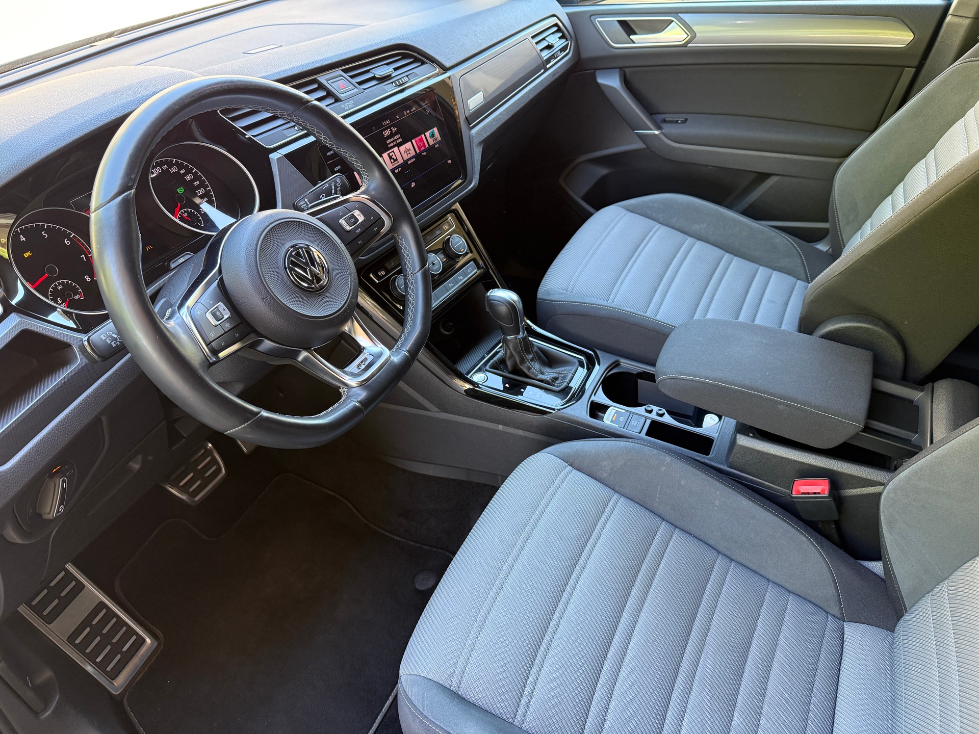VW 1.5 TSI R-LINE Highline DSG-image-16