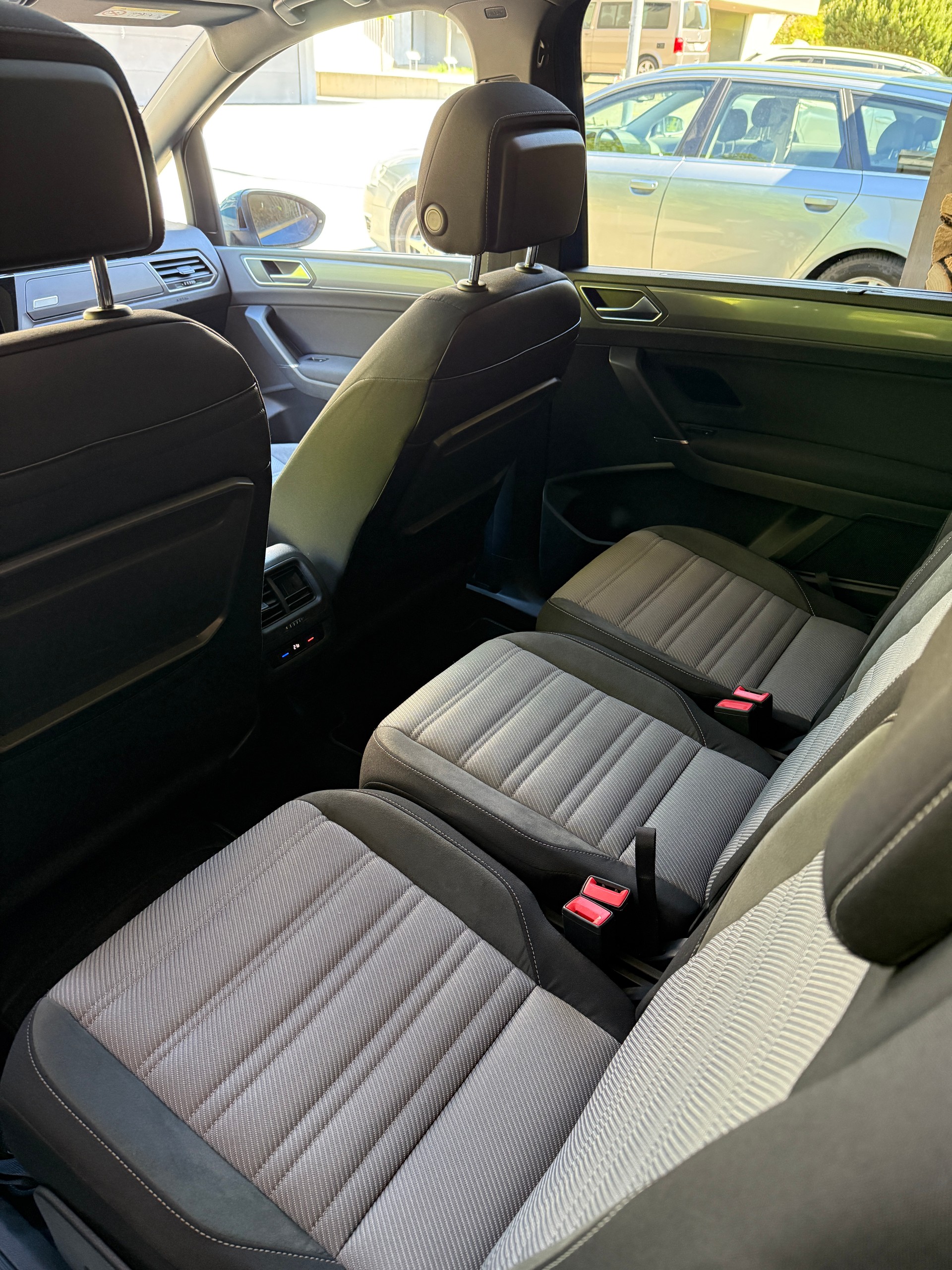 VW 1.5 TSI R-LINE Highline DSG-image-9