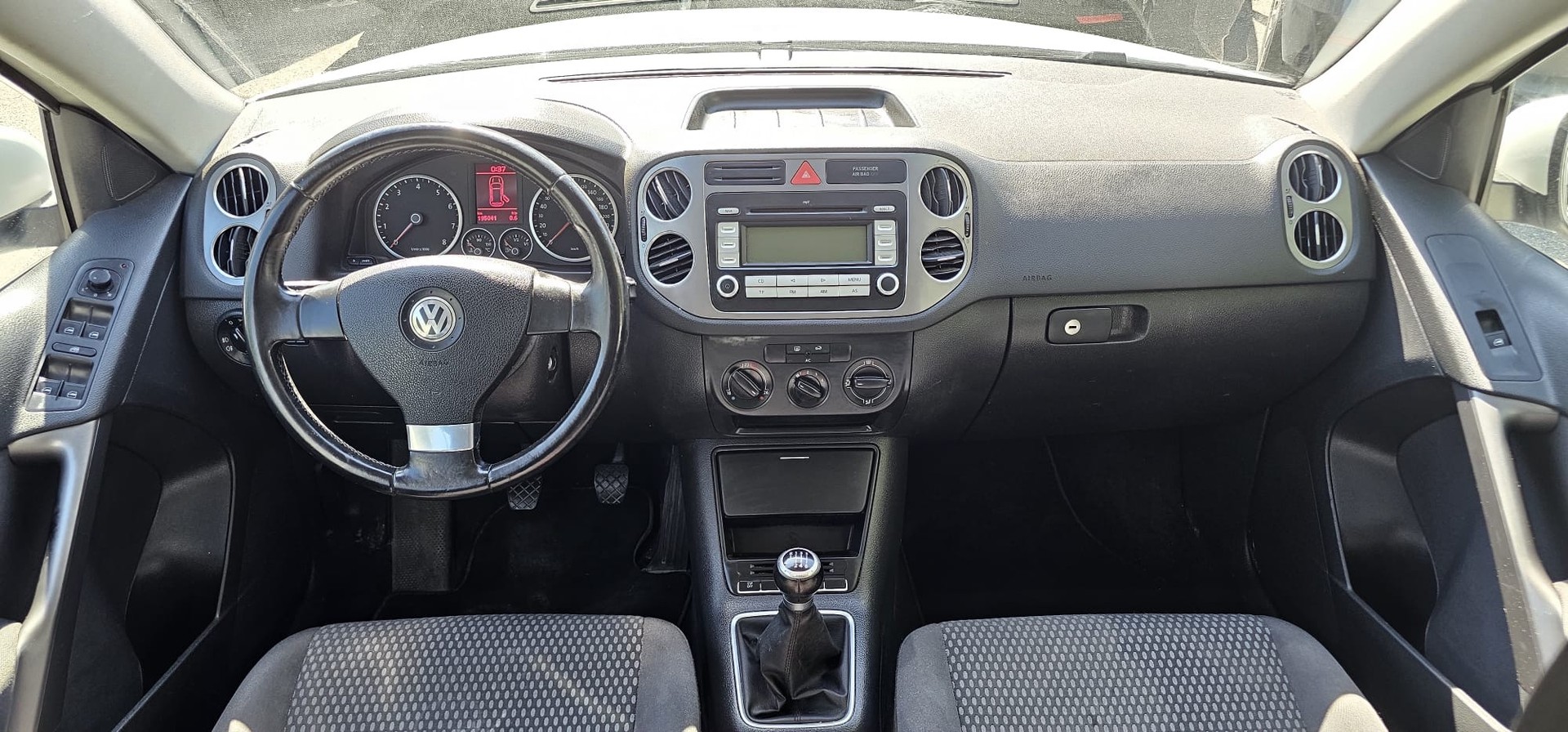 VW Tiguan 1.4 TSI Sport&Style-image-11