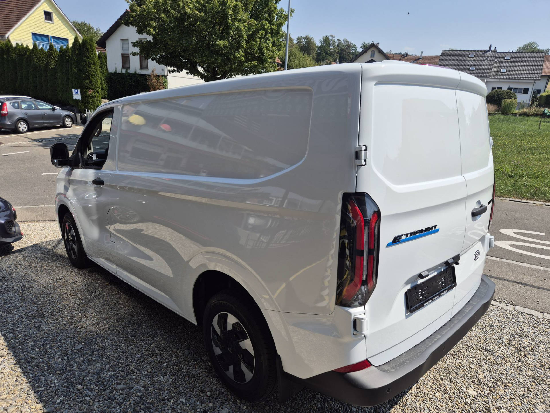 FORD E-Transit C Van 320 L1 Trend 82.5 kWh-image-4