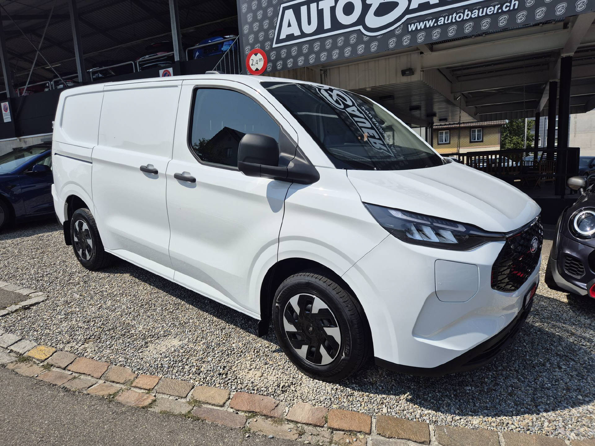 FORD E-Transit C Van 320 L1 Trend 82.5 kWh-image-1